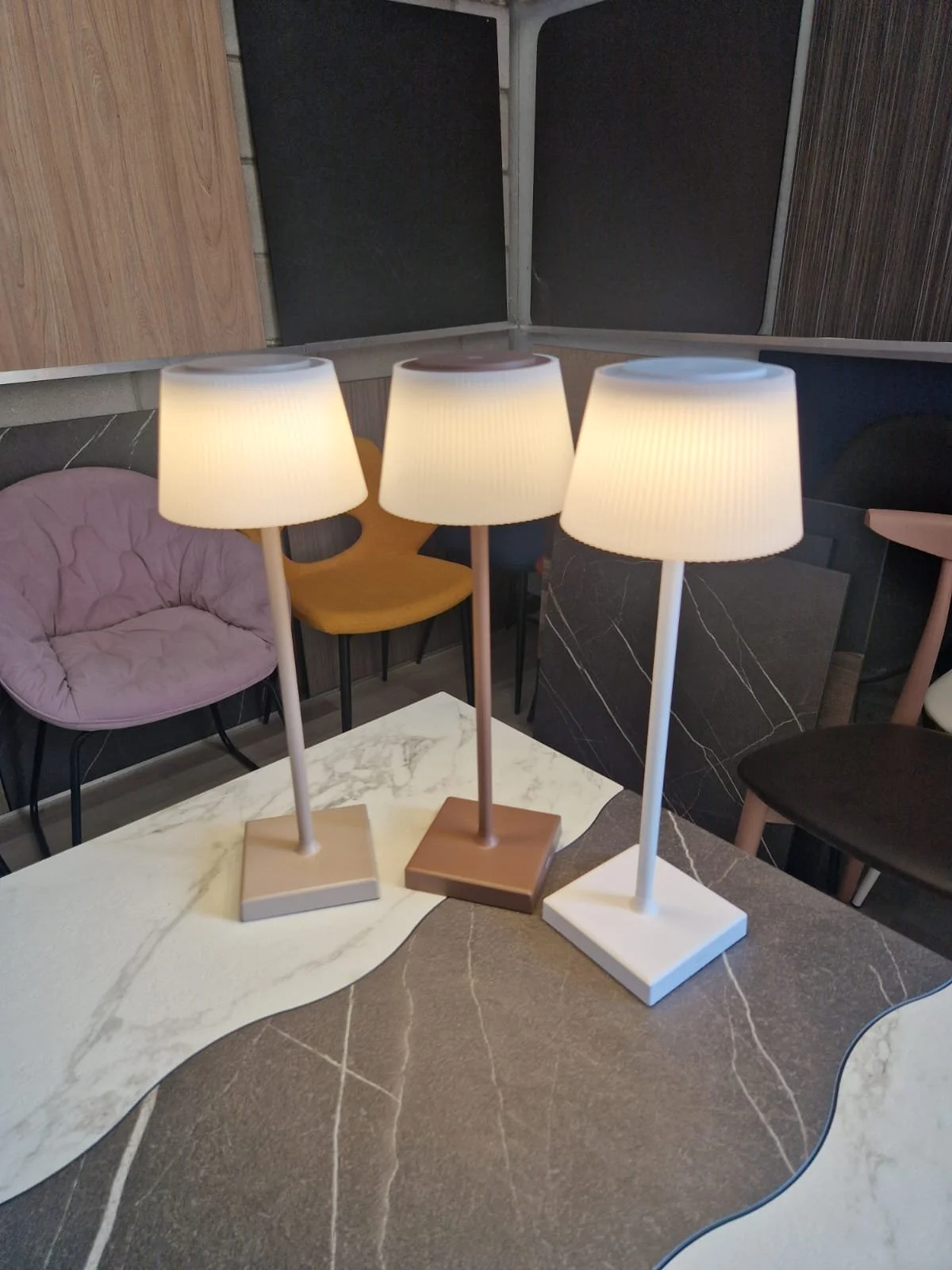 Lampada Ricaricabile Plissetata.jpeg