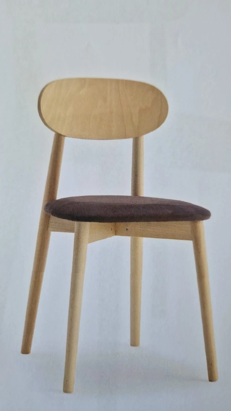 Sedia frassino con seduta imbottita  e schienale curvo.jpeg
