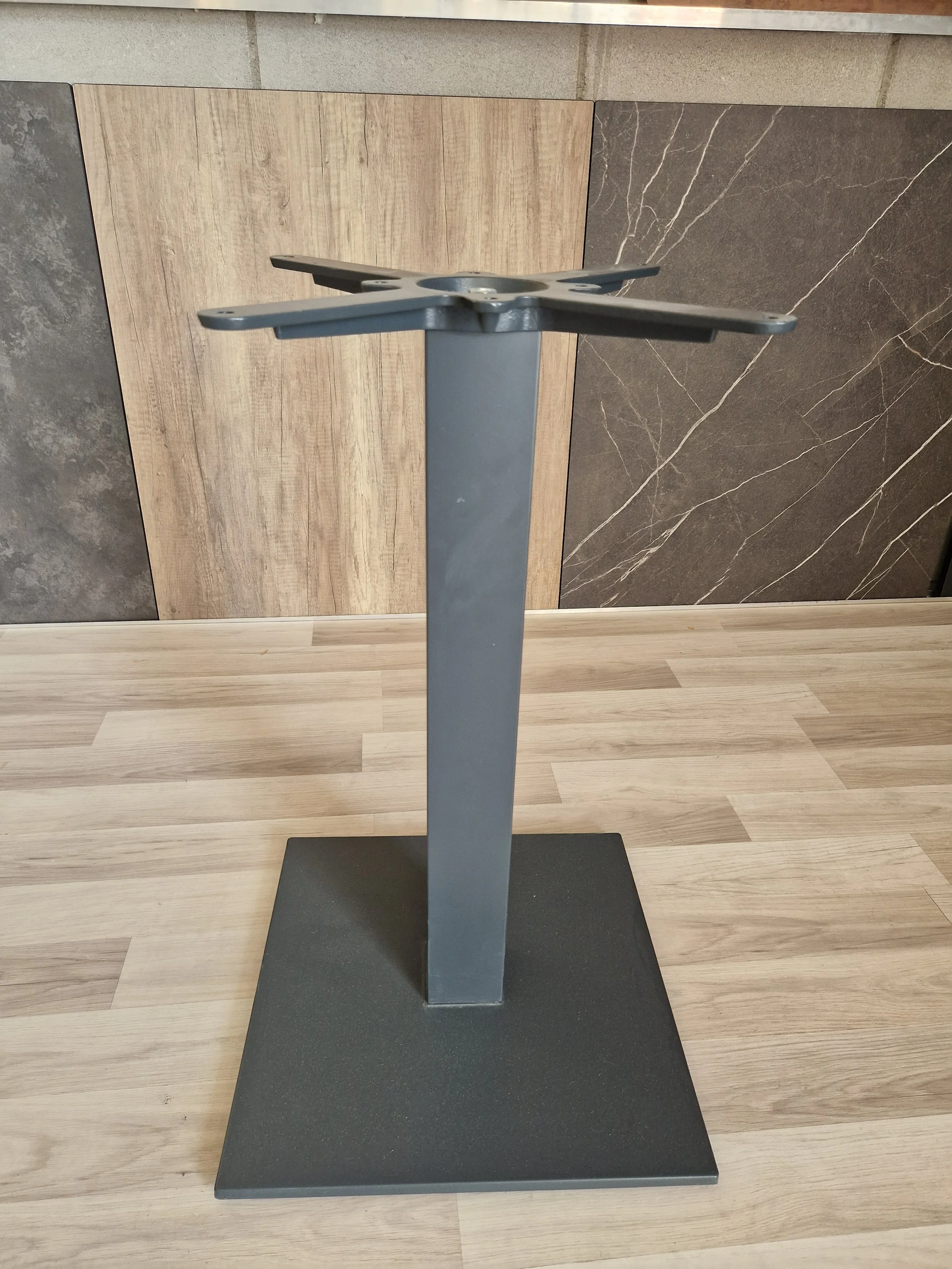 Base ferro quadra verniciata antracite a stock.jpg