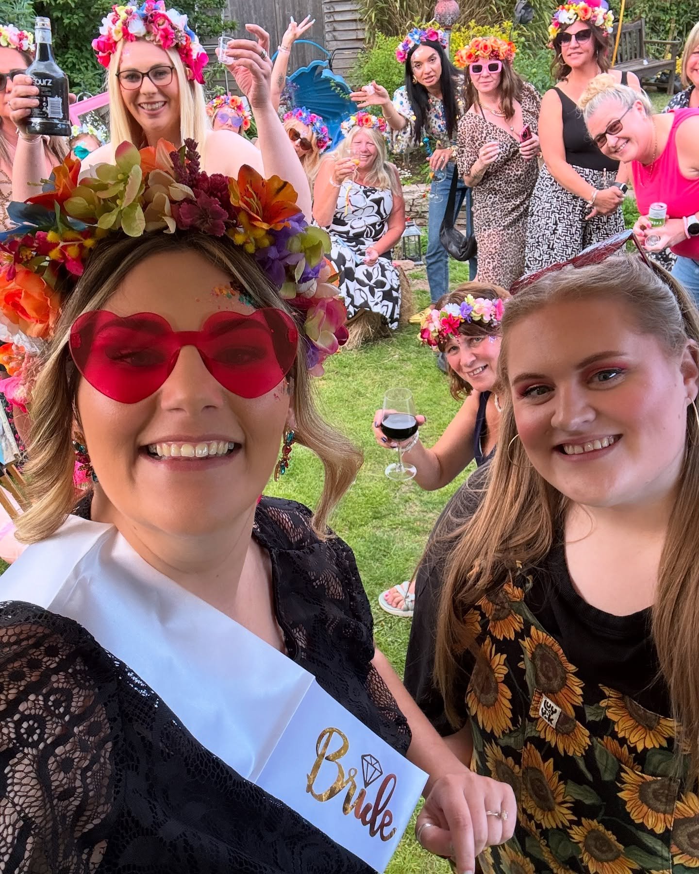One Last Party as a Tarty ✨

I had the best time singing for Emma's Hen Party on Saturday! I met Emma through weddings, she owns the fabulous @peggysues_worcester and she is the absolute loveliest human! So I was super excited to sing for her and her