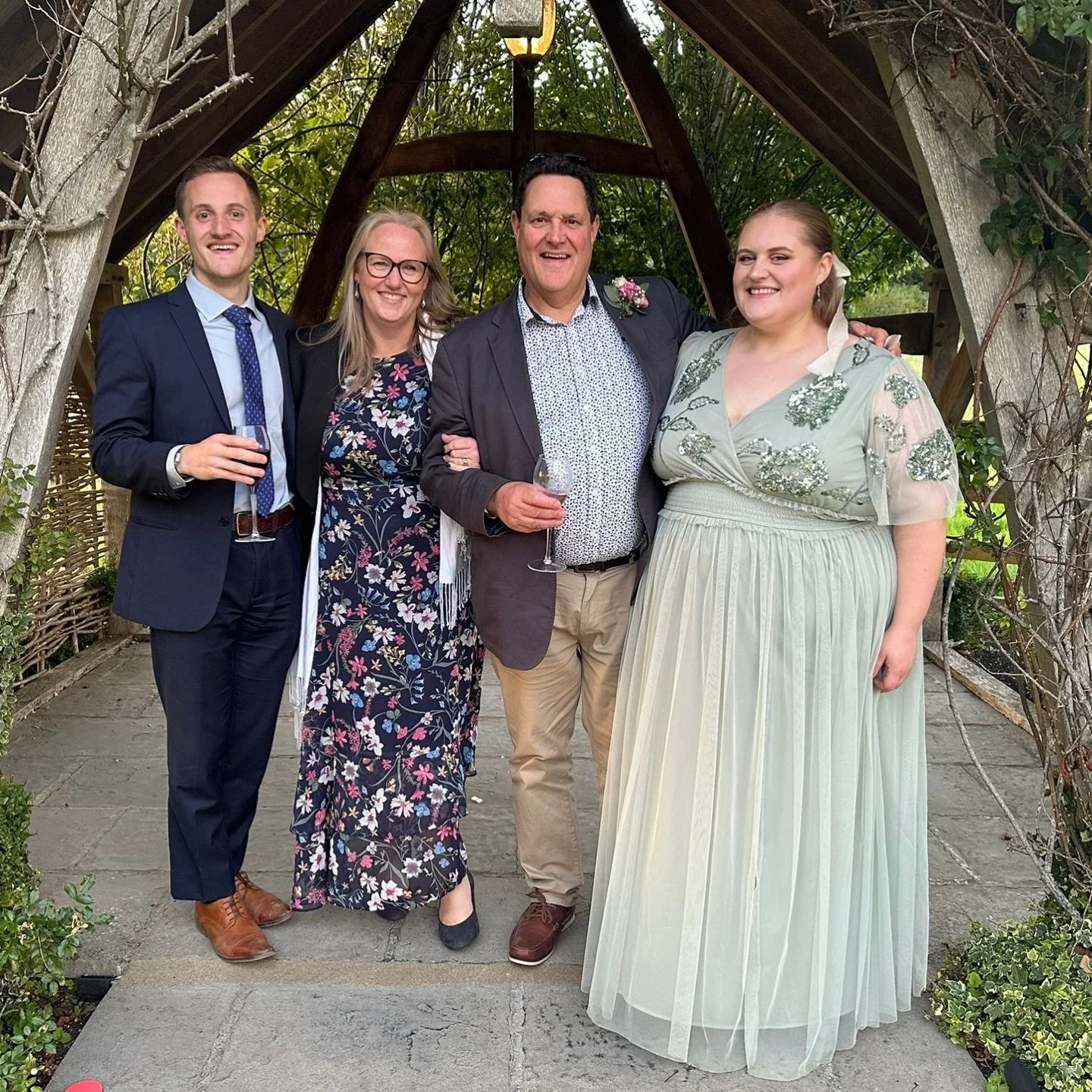 Looking back at the year of amazing weddings that I got to sing at, the highlight has to be singing for my cousin's wedding 💚

It was such an honour to be able to sing my cousin down the aisle. I have to admit I was definitely nervous but it went be