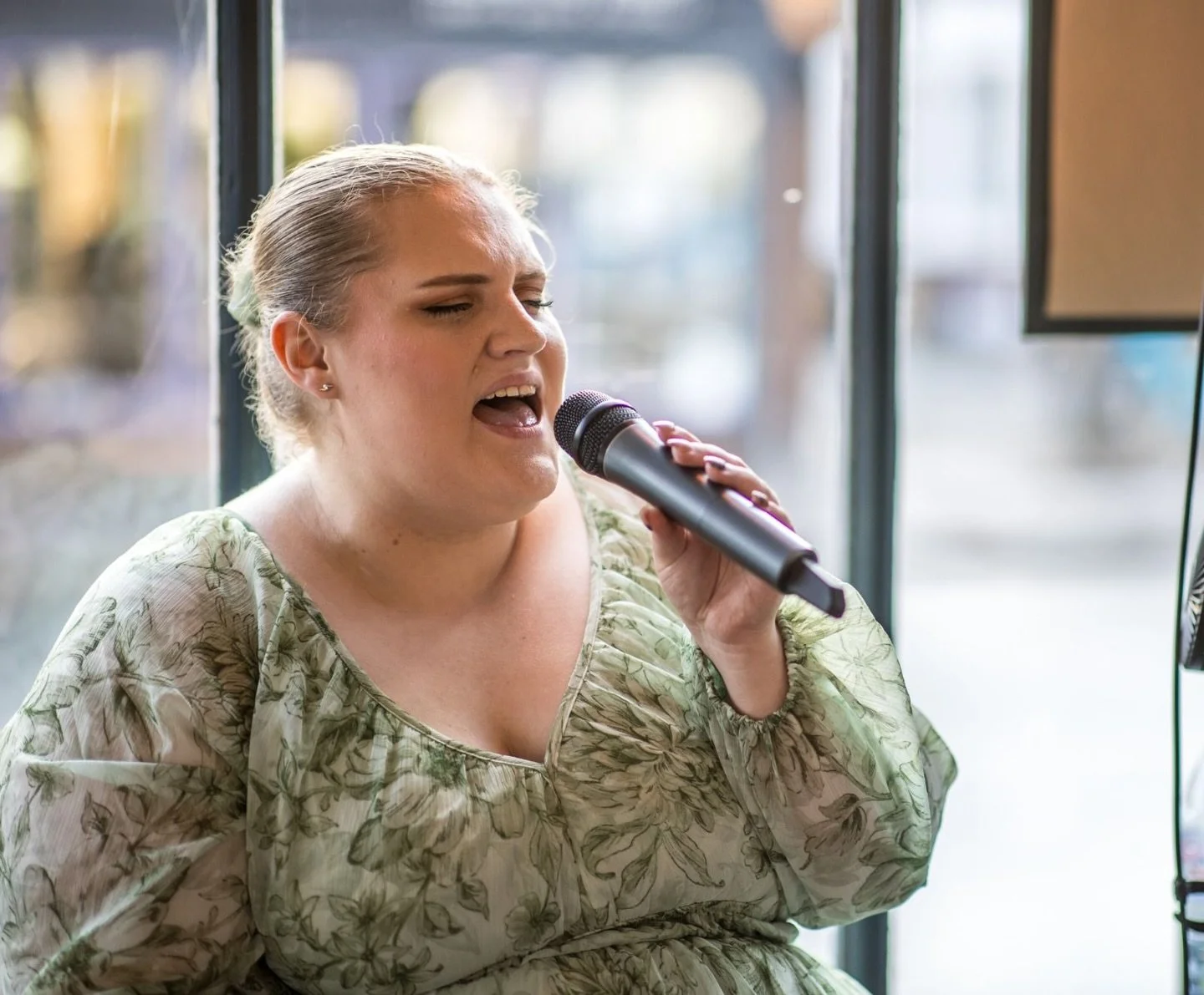 Yesterday I got sent this lovely photo from one of my favourite weddings last year! It was a very special day as the couple got married in a theatre! 🎭 

Now if you know me, you know I am obsessed with theatre and think that is possibly the coolest 