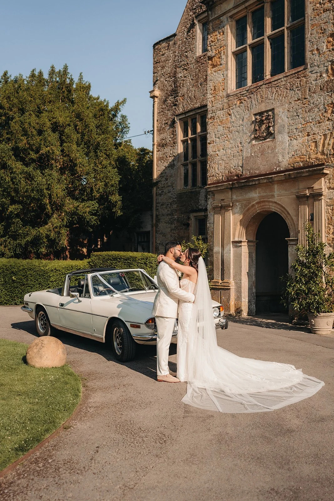 bride and groom kissing at north cadbury court