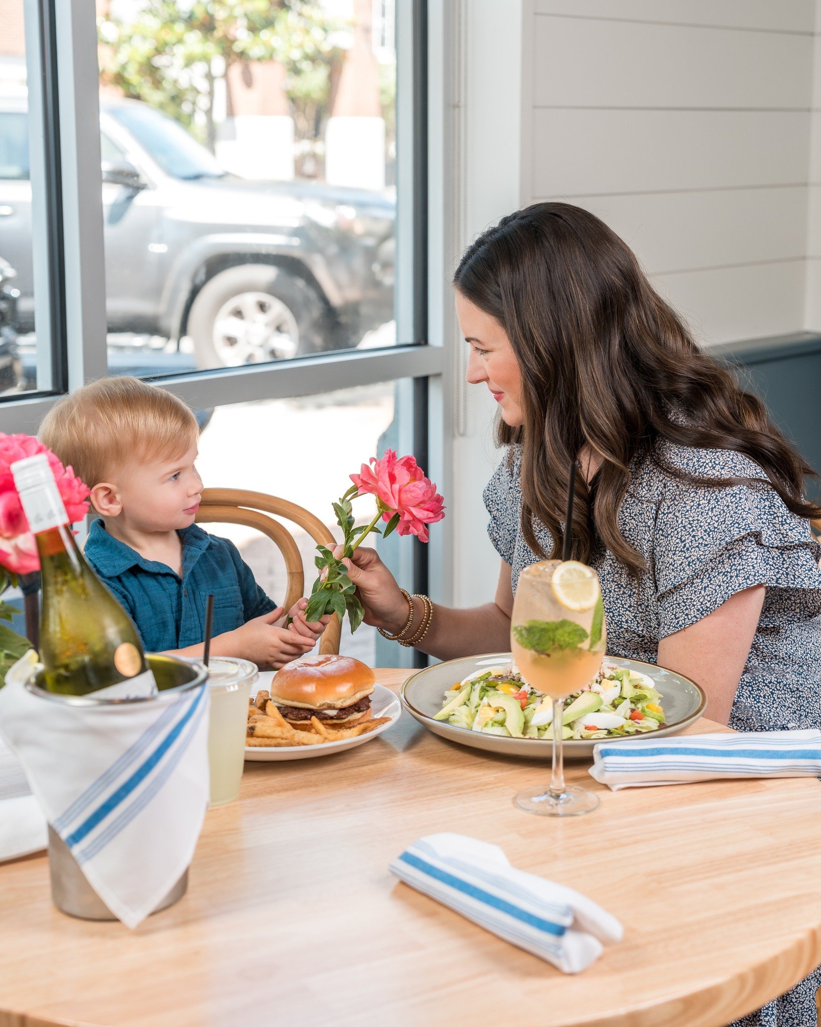 Treat Mom to a dinner reservation at Rae's!  Reservations are available from 3pm to 10pm for her favorite dishes, cocktails, and good times on the Northside. 

To make the holiday extra special, our bartenders have come up with three delicious season