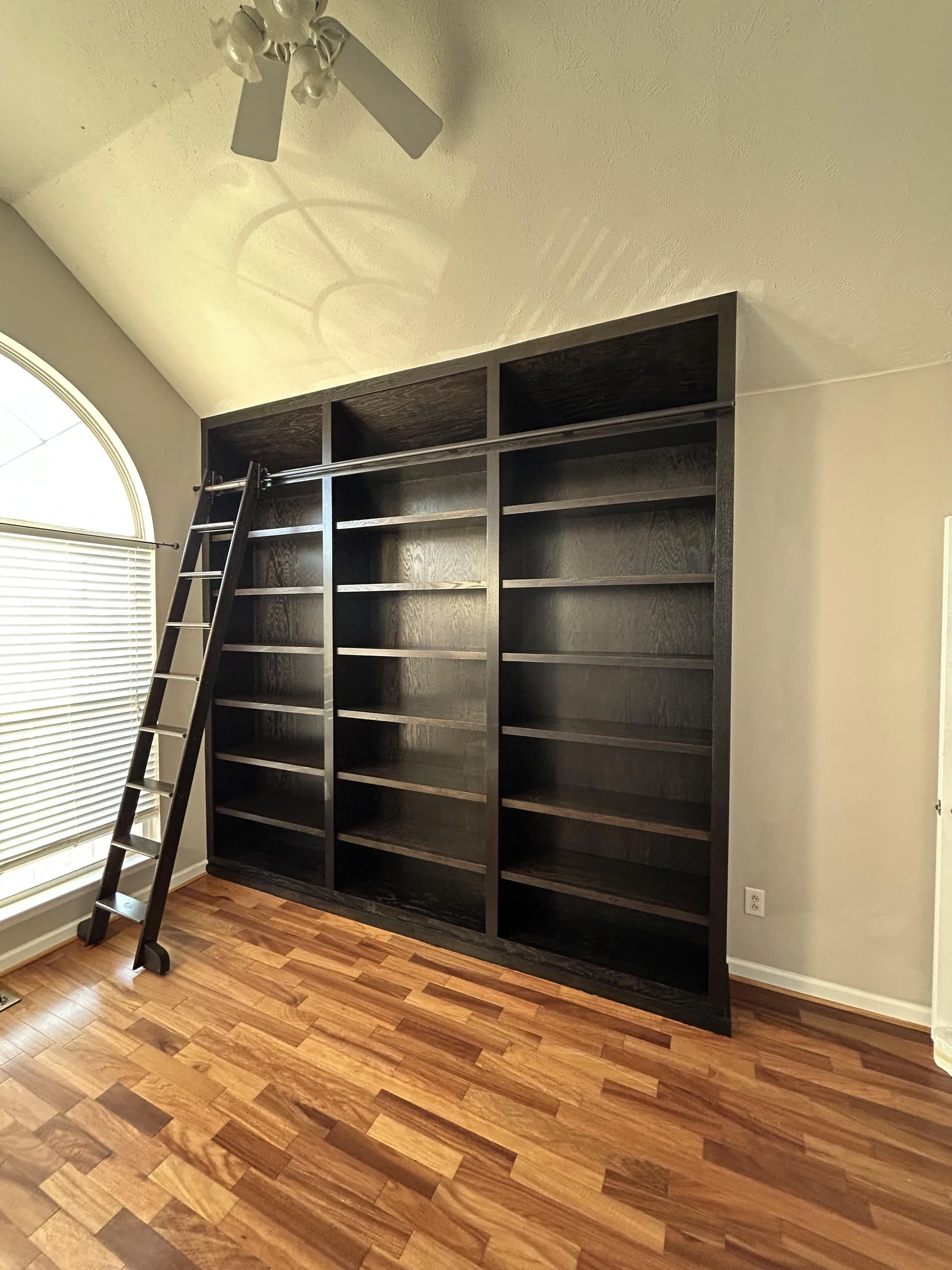 Built in bookcase using oak in Nashville, TN