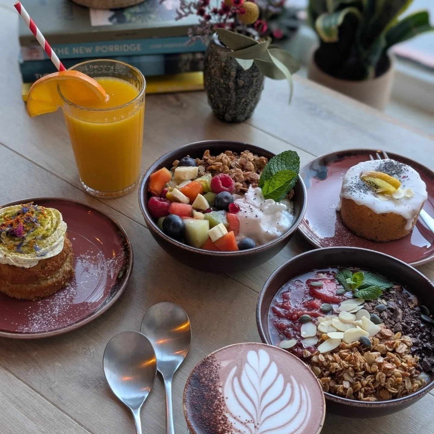 We're happy to help you keep up with your new year's resolution for a healthy 2026 with our Go Awesome porridges that are not only healthy but also fun and delicious! 

See you soon ;)