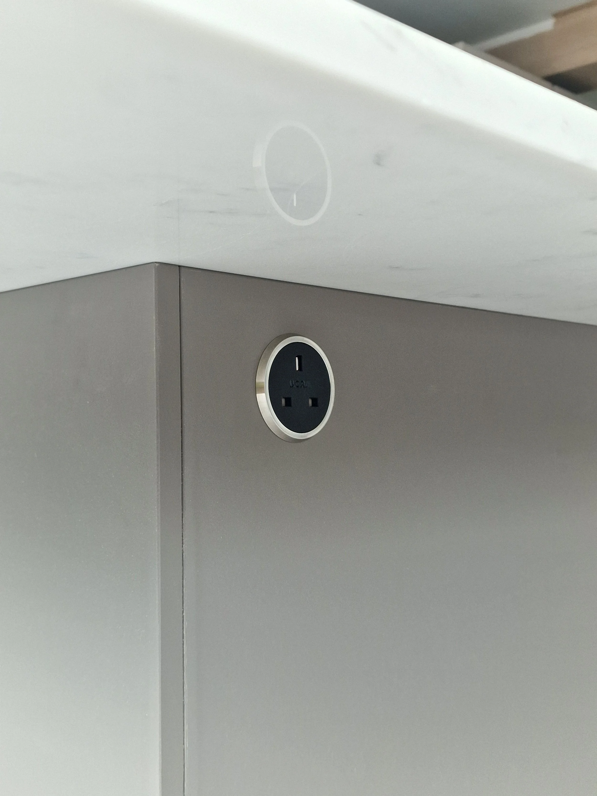 Subtle plugs under units