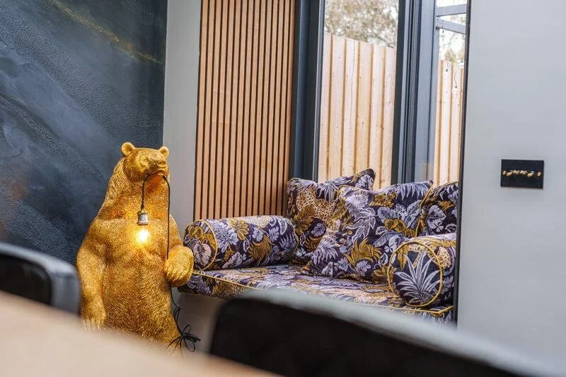 92 ken window seat.jpeg