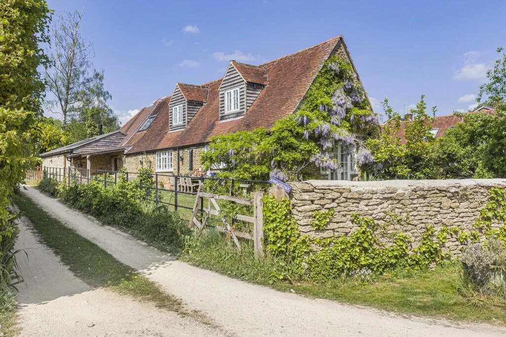 Driveway leading to Cottage