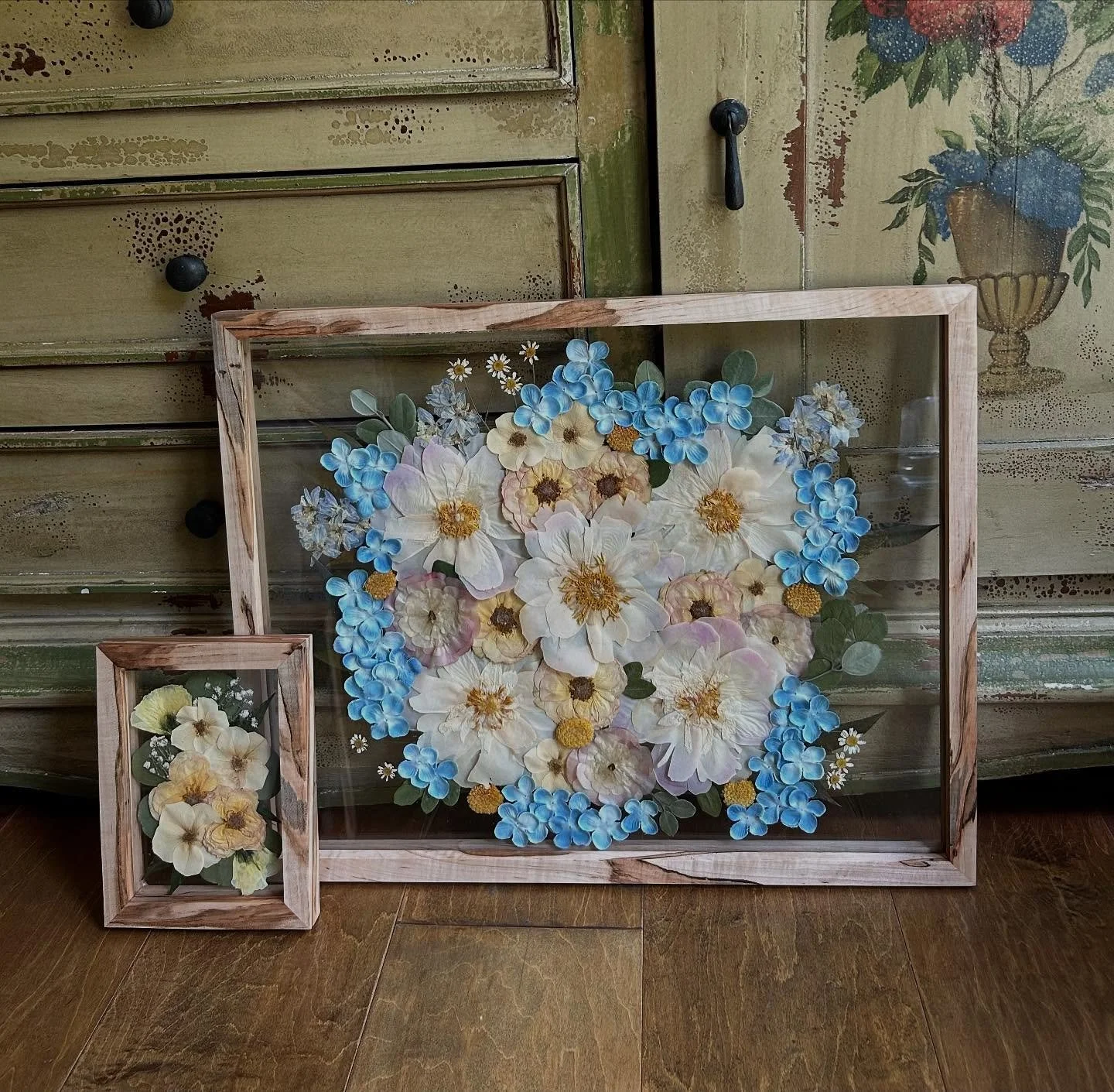 Tier 2 preservation, with a mini frame add on: flowers from the dog collar! 🥹🐾