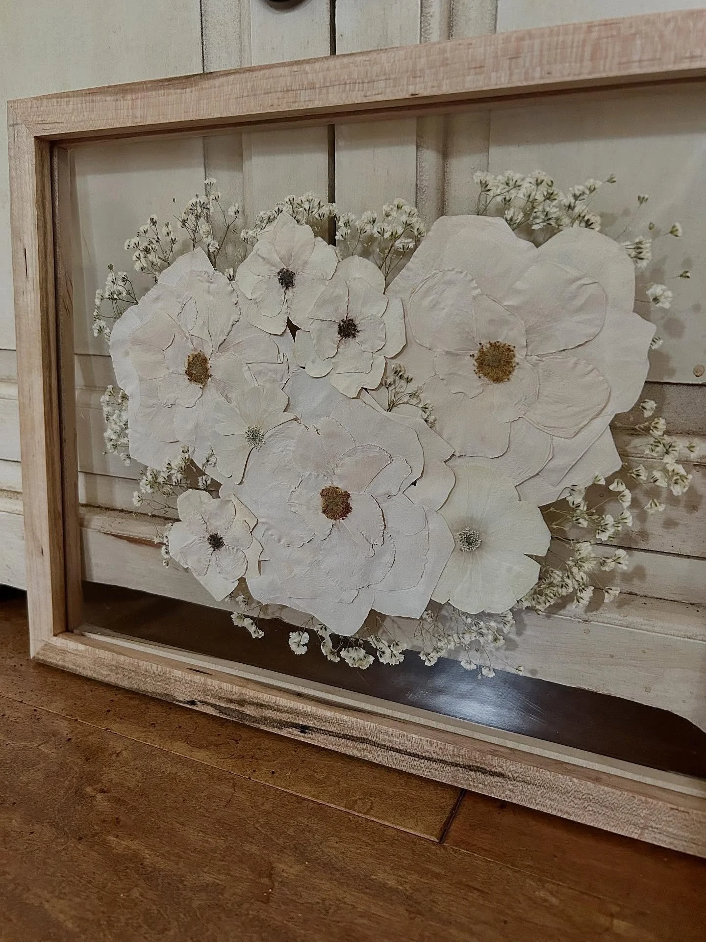 The power of color correction for white florals 😮

I always recommend adding it to all white bouquets! 🤍🤍🤍🤍