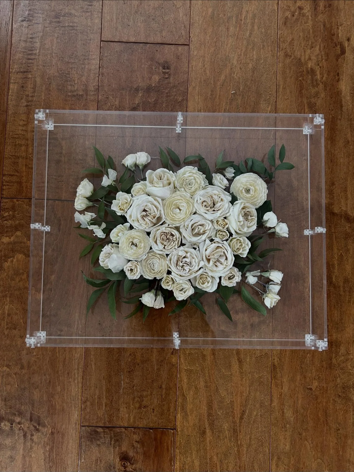 I&rsquo;m dreaming of a white&hellip; bouquet ❄️ 

Tier 3, 3D, Floating Shadow Box