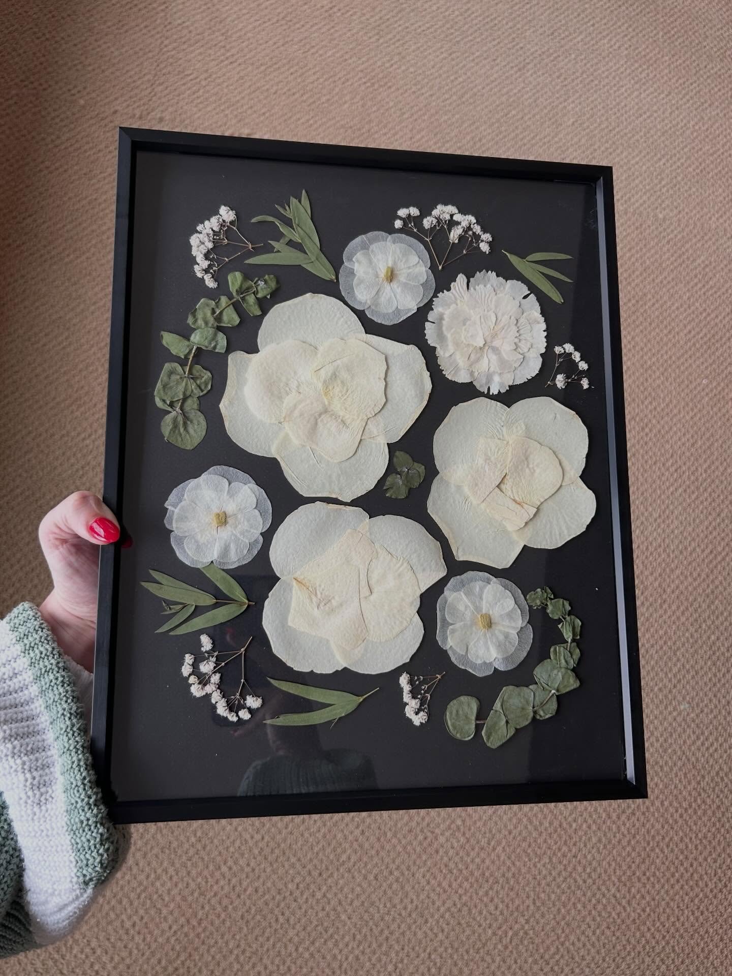 Forgot to post this little beauty from a couple months ago! The bride ended up going with a bird&rsquo;s eye design, but I personally loved this one 🤭 What do you think?