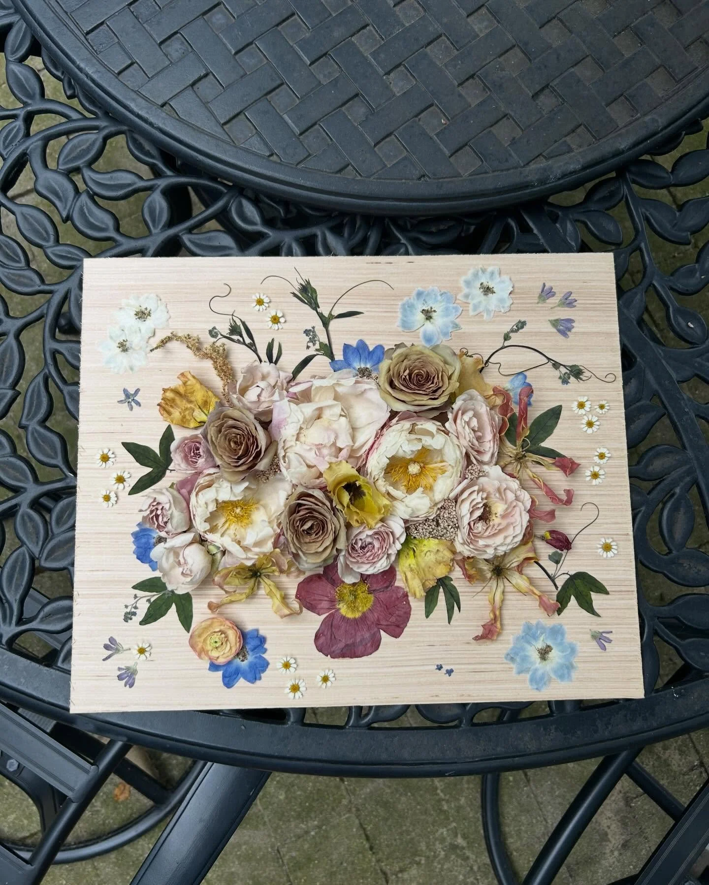 Pieces and Their Stories series: #2!
This was one of my most unique designs. Nothing else quite like it has been created! Reason being, this is the first time I experimented with putting both pressed AND 3D flowers in the same design. I love the dime