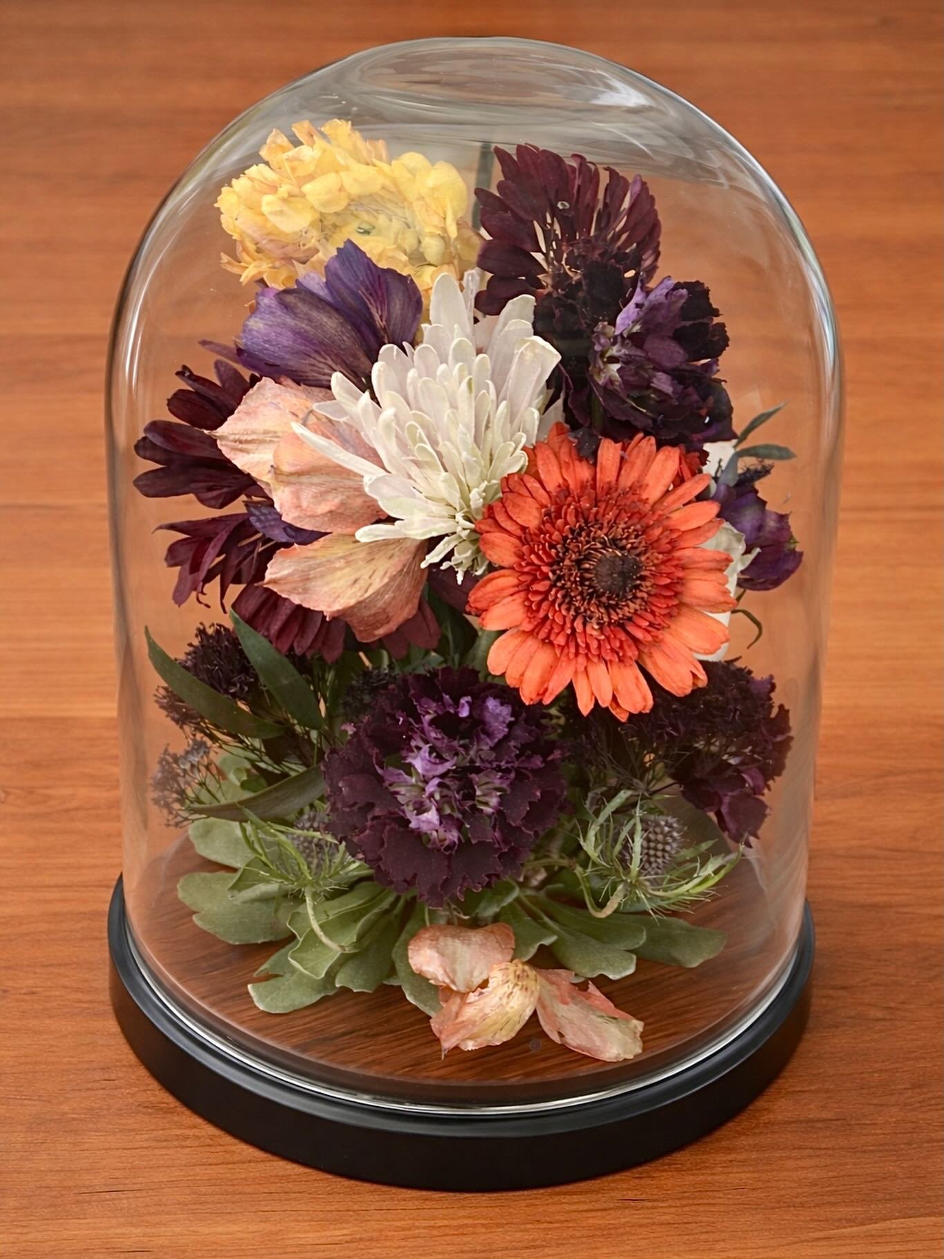 Pieces and their stories: #3! This is one of the few dome designs I&rsquo;ve ever done since opening business. It&rsquo;s definitely not as popular, but it is truly unique! For this one, I used floral wire tied around the backs of the flowers to arra