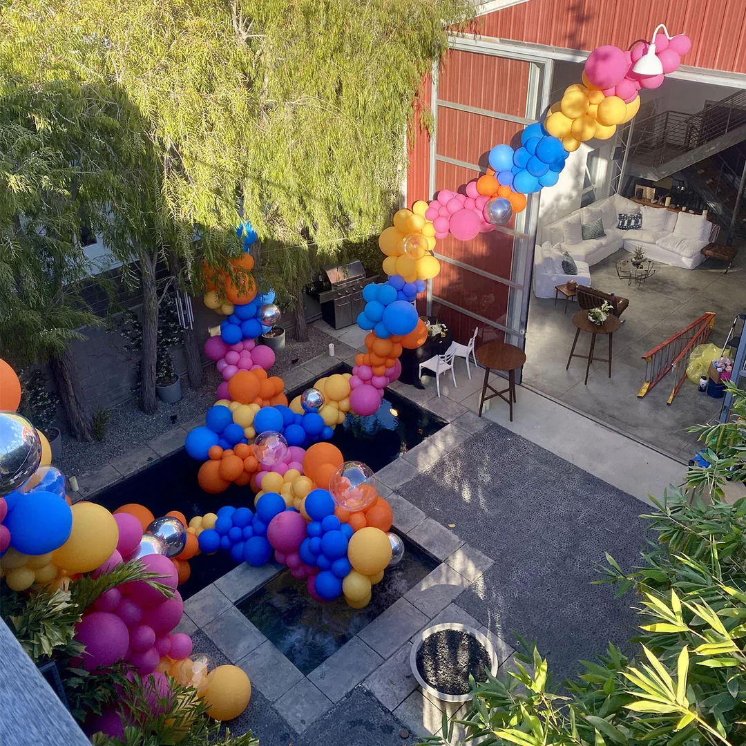 Organic_Balloon_Installation_Custom_Organic_Balloon_Install_Big_Balloon_Installation_Corporate_Event_Balloons_Pool_Balloon_Install.webp