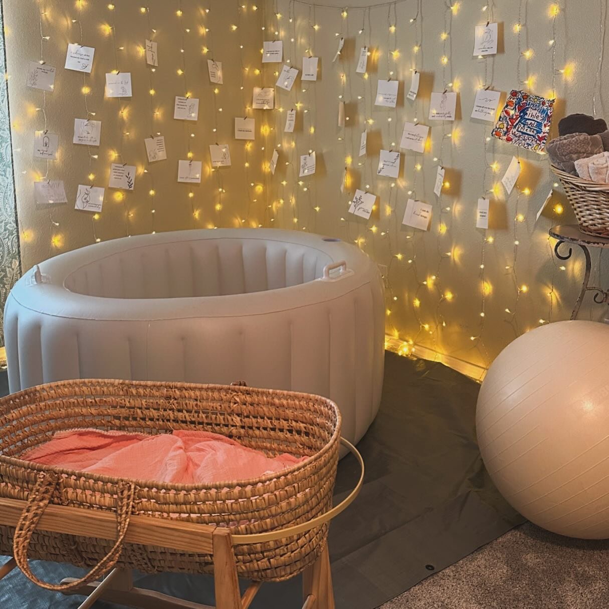This is what a Homebirth space can look like ✨ You can welcome your baby calmly, gently in your home with skilled midwives by your side. Treasure Valley has amazing midwives who would love to support you and answer your questions about having your ba