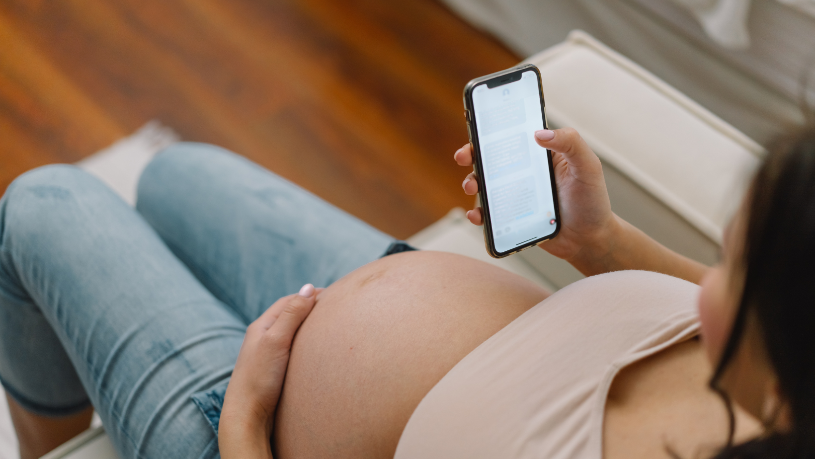 How AI Is Shaping Parenthood — From Pregnancy to Early Baby Care (And What It Means for You)