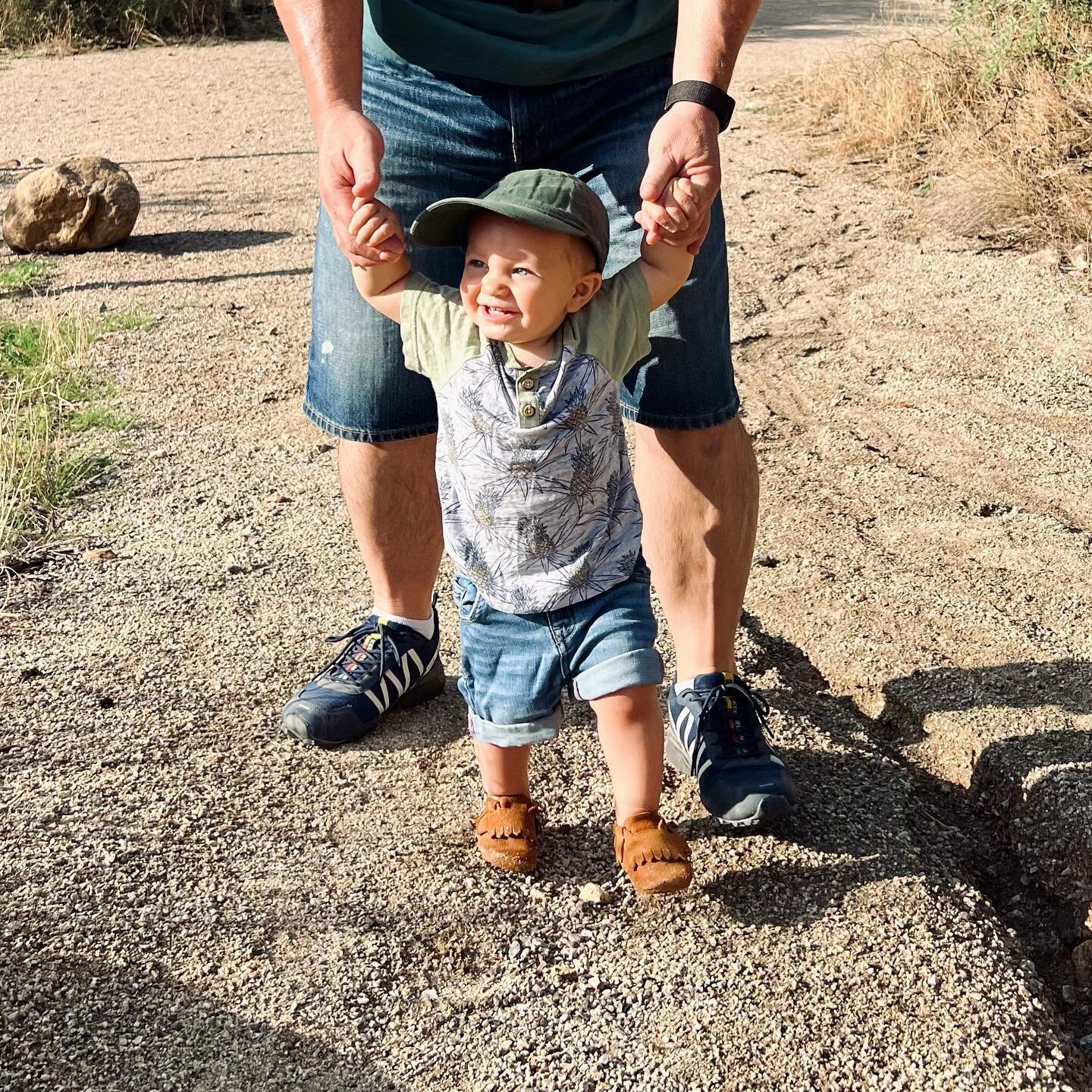 First time Levi walked on a hike and he had the biggest smile on his face ❤️ I love getting these boys out in nature! Here are some magical ways that we&rsquo;ve found to play in the dessert this trip: 
- Hold June bugs 
- Make leaf &ldquo;soup&rdquo