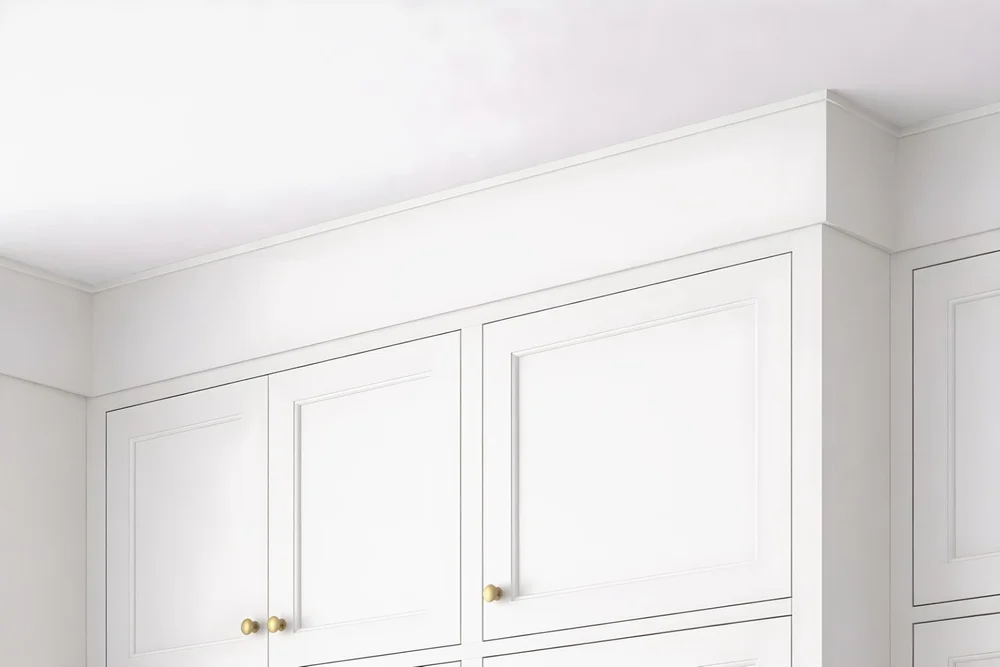 Cabinet-to-ceiling transition using coordinated upper trim