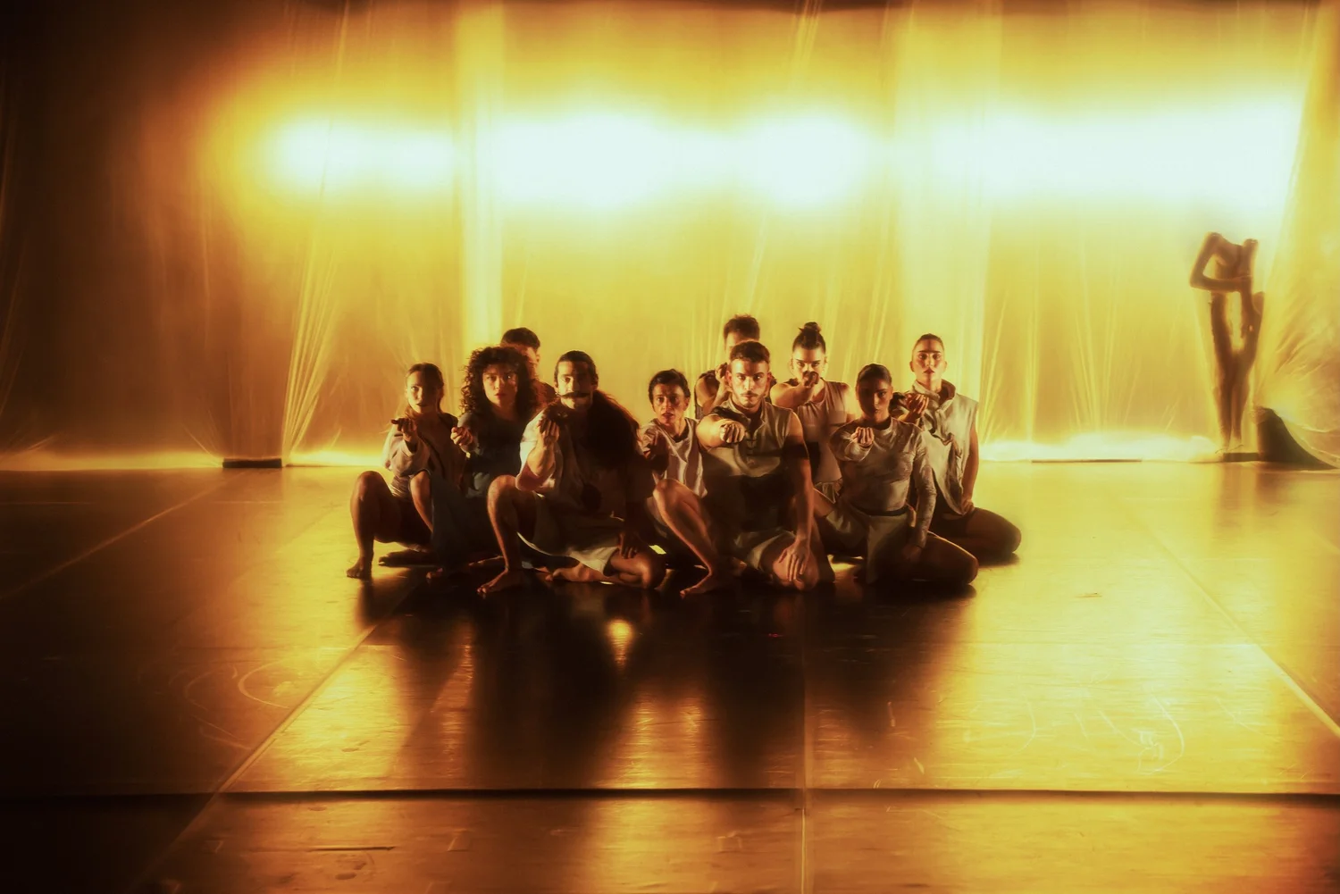 Acróbatas de Sustrai en el Teatro Circo Price