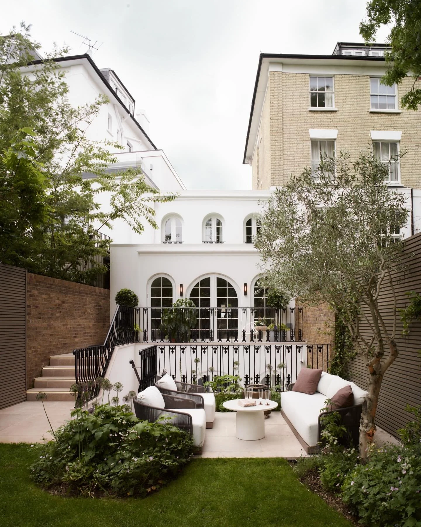 The first of our photos from the photoshoot of our lovely Belsize park coach house project. The house had been initially created in the 1980s and sat unsympathetically in its historic surroundings. Crafting a new architecture tailored to both our cli