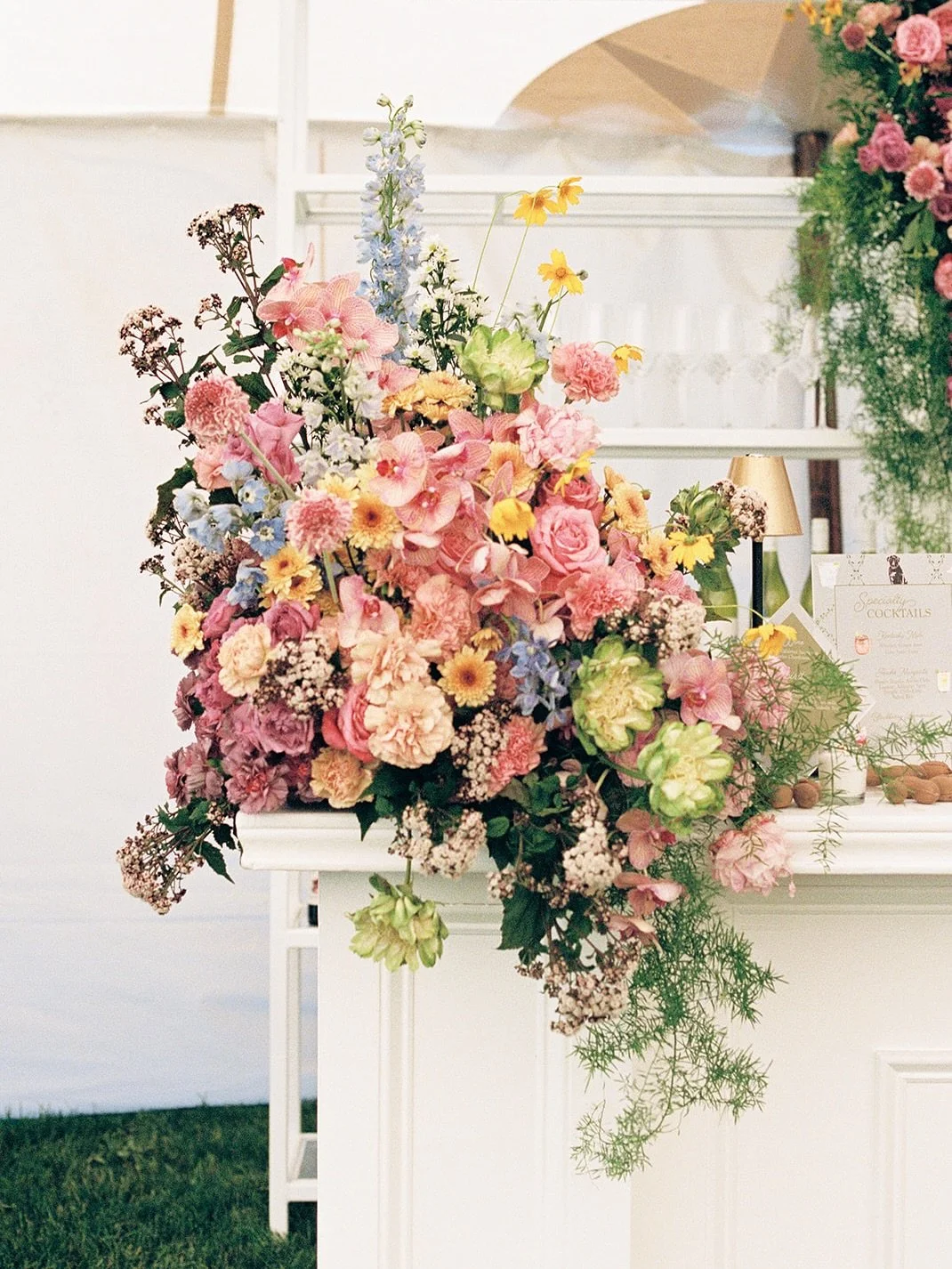 Let&rsquo;s do this again sometime, shall we? I&rsquo;ll make your version.

Details of a bar arrangement for a &ldquo;touch of western&rdquo; wedding next a a pecan grove on the Brazos this past spring 👌🏻

#wacoweddingflorist #ranchweddingflowers 