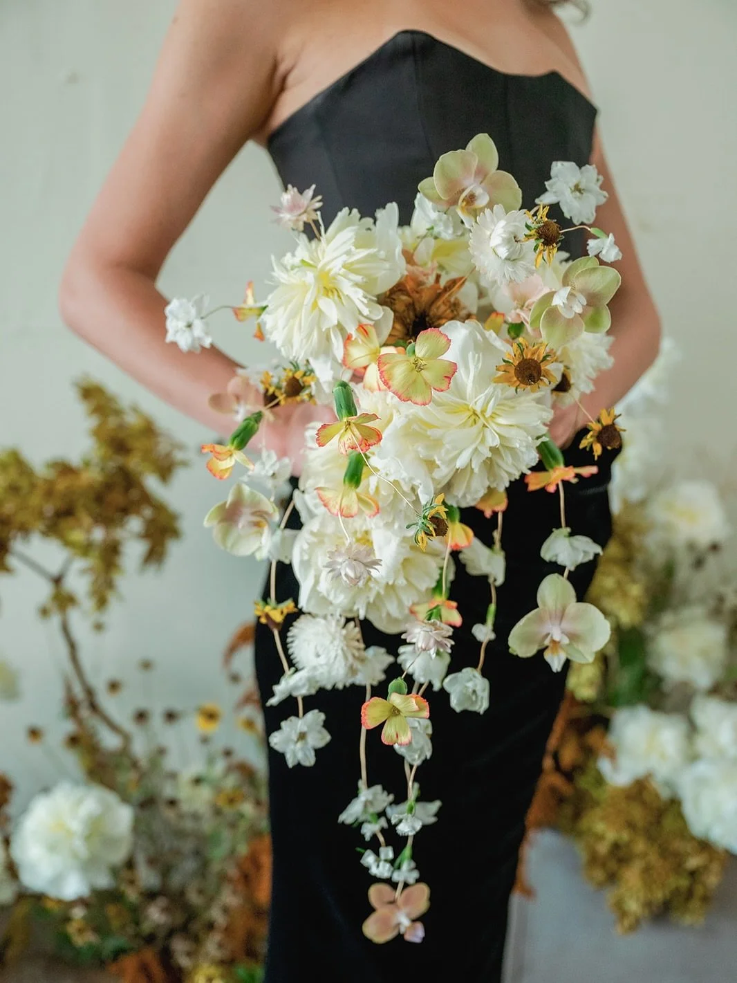 Got some previews from our peony play day and I&rsquo;m just a little bit obsessed 🤩 

Peonies @alaskapeonycooperative 
Photography @jennawrenphotography 
Florals and planning @emilykayefloral 
Linens @allamericanpartyandtentrentals 
Studio @modern_