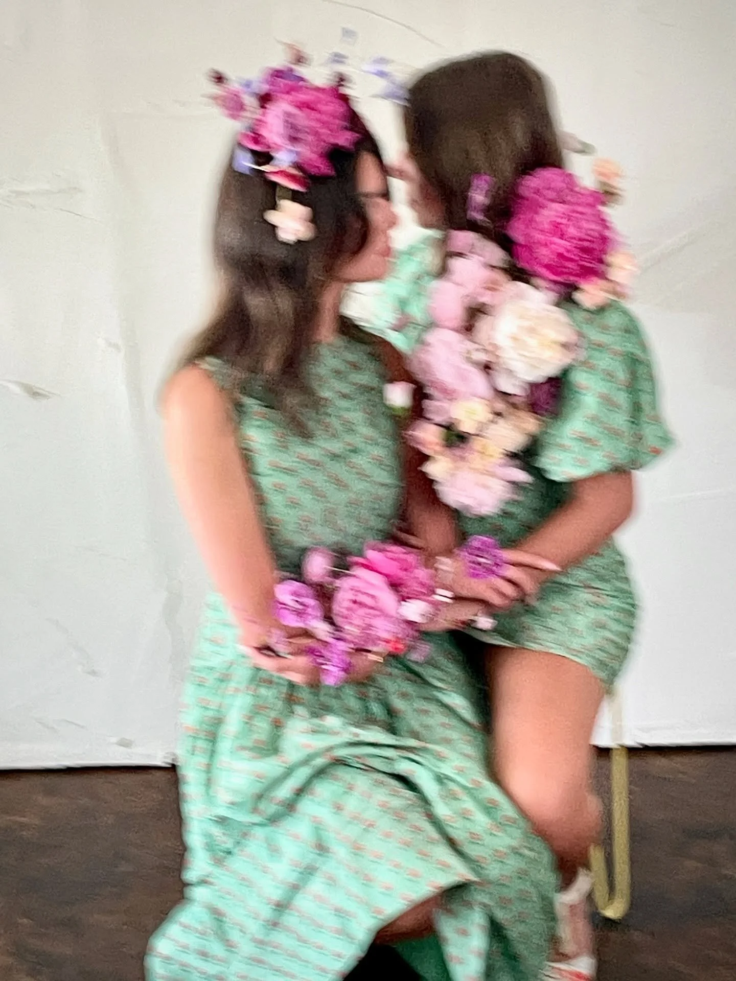 iPhone moment from yesterday with @jennawrenphotography @alaskapeonycooperative @modern_space_tylertx @allamericanpartyandtentrentals 

What a good day 🫶🏻