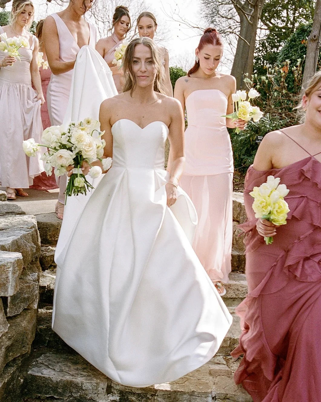 Such a pleasure to flower for @_maddie_davis at @dallasarboretumweddings and even more so because @christinamcneill (been a fan for a few years now) captured it all so brilliantly 
Video: @flyingturbo 
Catering + Bar: @beyondthebox_catering
DJ: @marq