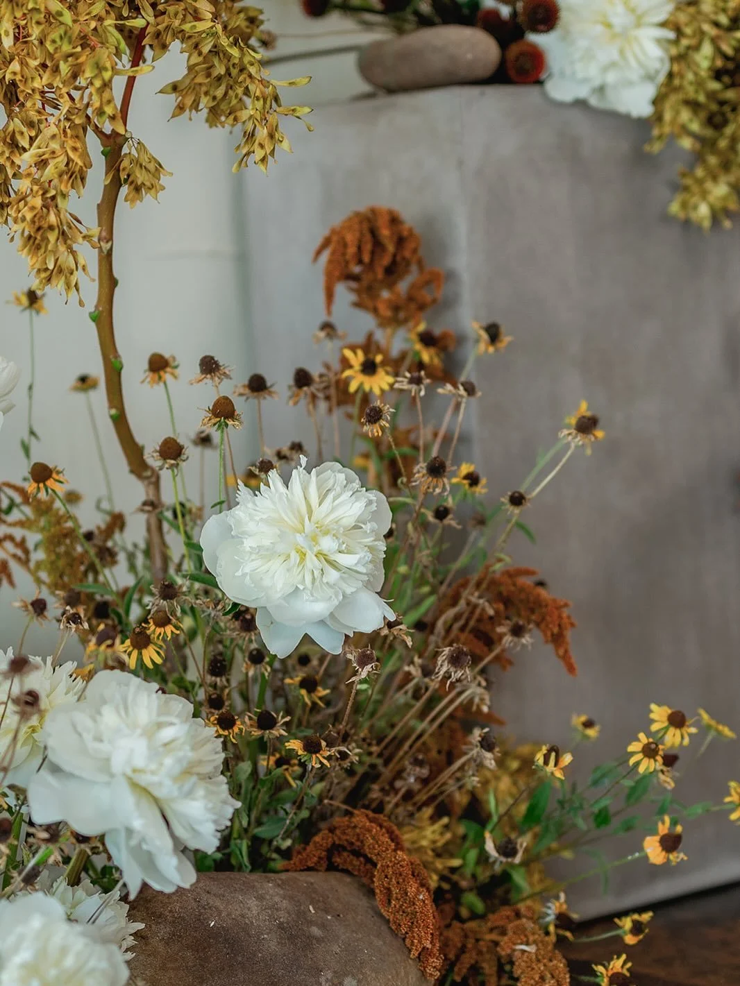 Foraged end of Texas summer installation with the great Alaska peonies. The AK peony market fills the gap of peony needs from July-August and they are always amazing 🤩
If you have an event next summer and need this show stopping bloom, reach out the