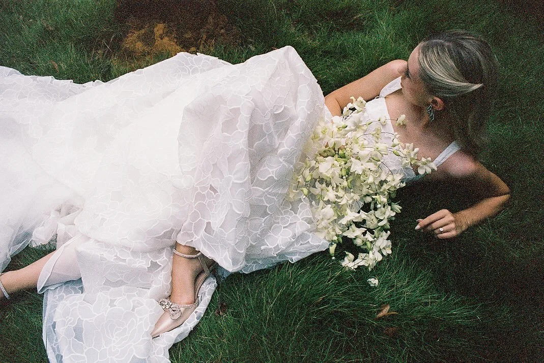 I&rsquo;m enamored with this image by @annieaustin.photo
The bouquet is made using a new wiring technique taught by @passionflowersue and I can&rsquo;t get enough of it! It&rsquo;s such a beautiful way to create a bouquet even thought it takes much l