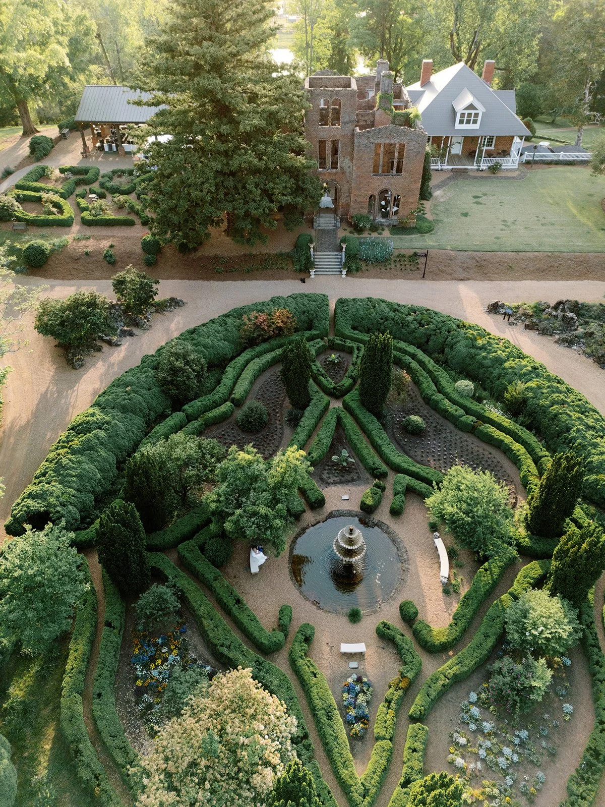 Green and White Luxury Estate Wedding