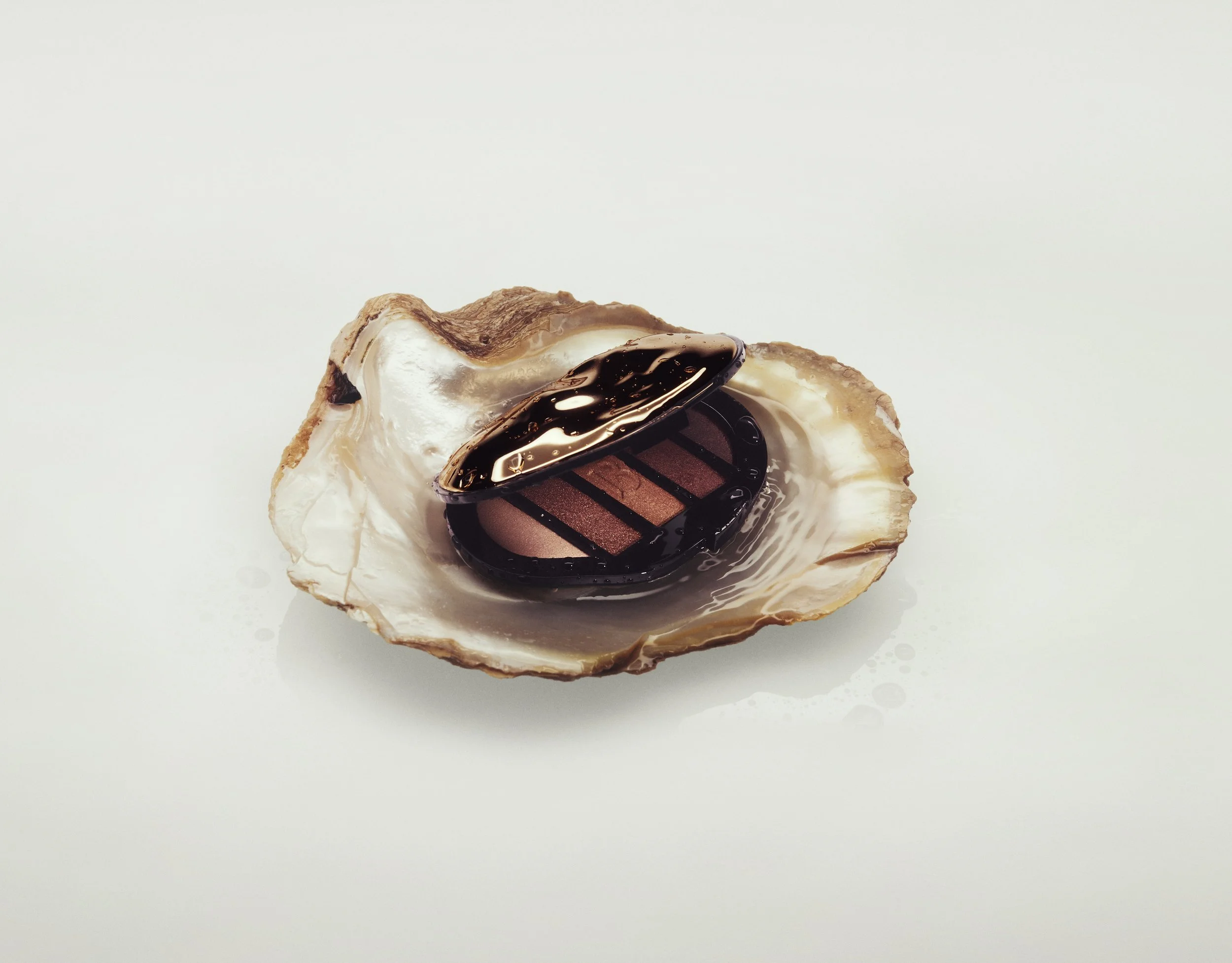 SELFRIDGES_SiteFulfilment_StillLife_BeautyLuxuryMU_0126_R3_Extension copy.jpg