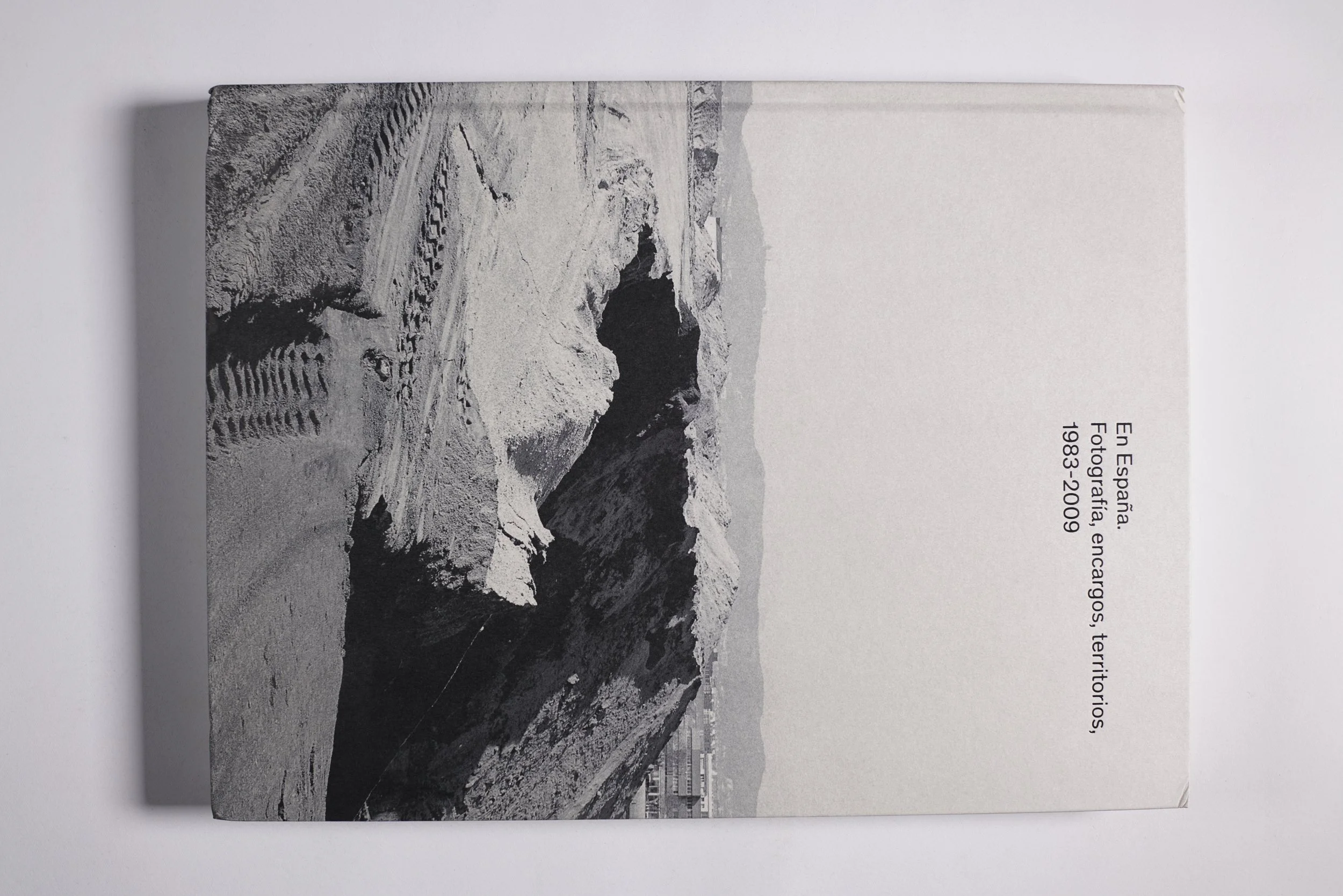 En España: Fotografía, encargos, territorios, 1983-2000. Jorge Ribalta, Ramon Esparza and Cristina Celich