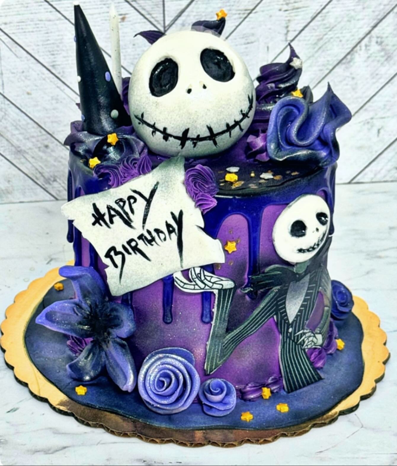 TIS THE SEASON 💀🖤🎃 
#denvercakes #iconiccakes #cakesiconic
 #denvercakes #cakesdesign #fondantcakes #5280cake #denversmallbusiness #303cakes #denversbest #denversbestbakery2024 
#denversluxury #eat5280