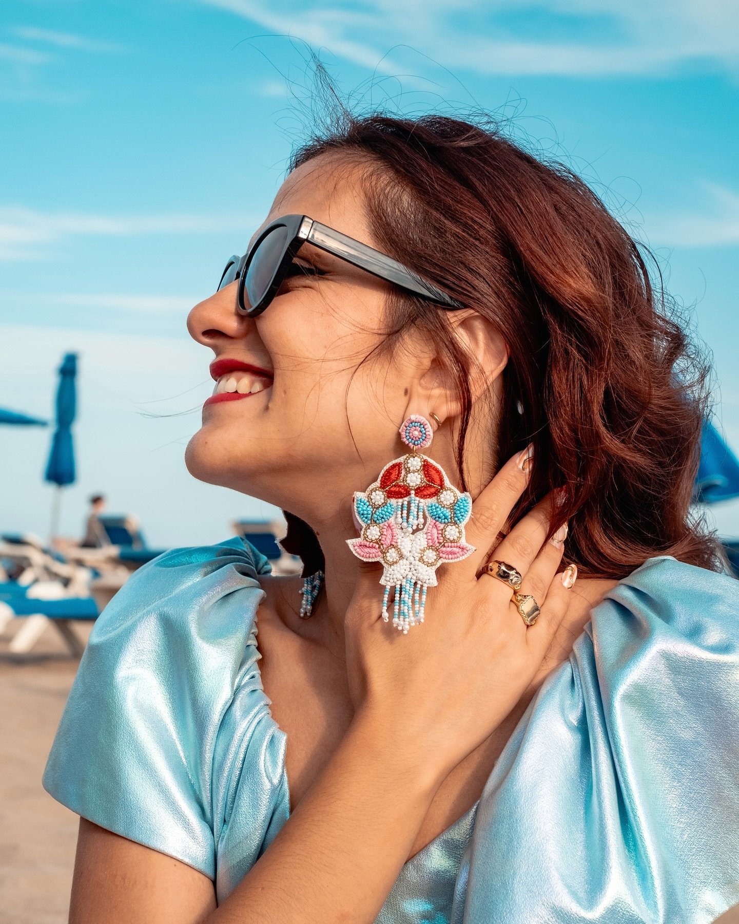 Warning: these earrings may cause compliments overload
#RougeRani #RougeRaniByAkanksha

Behind The Camera @luiskahn 
Muse @sandrineps 
Earrings &amp; shirt @rougeranibyakanksha 
Location @cocodychiringuitocastelldefels
