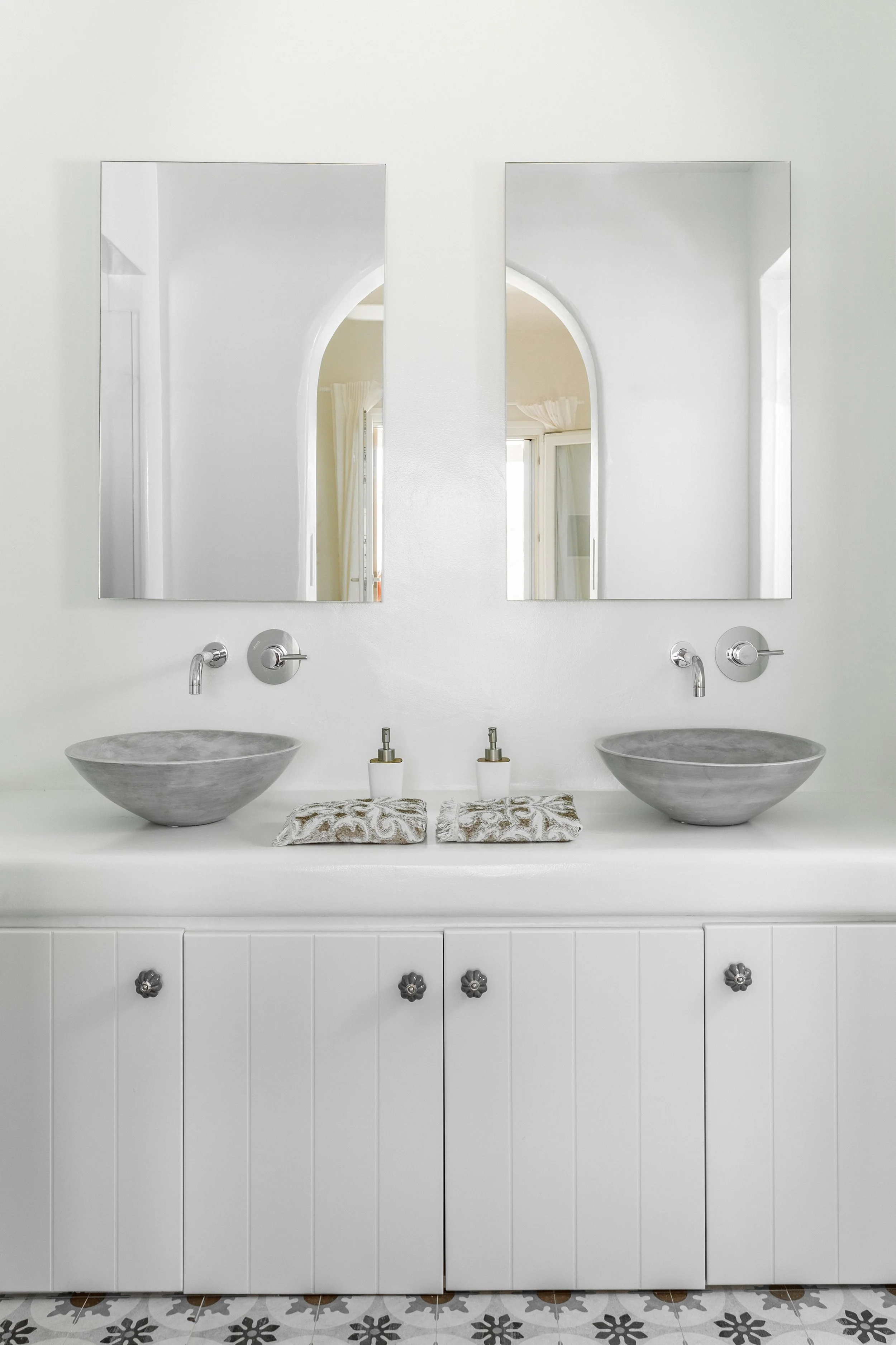 28  Bathroom.jpg