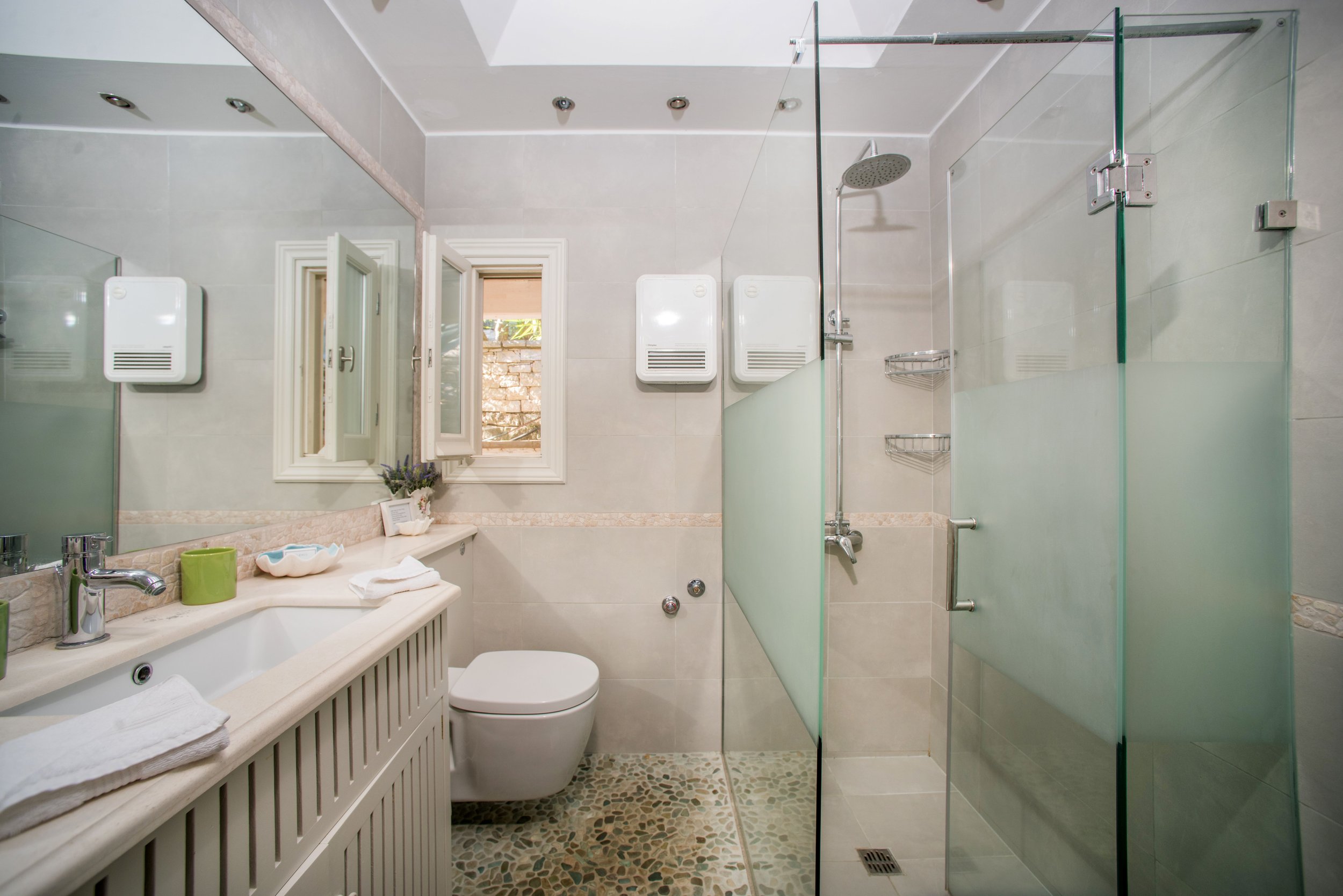 bathroom 5.jpg