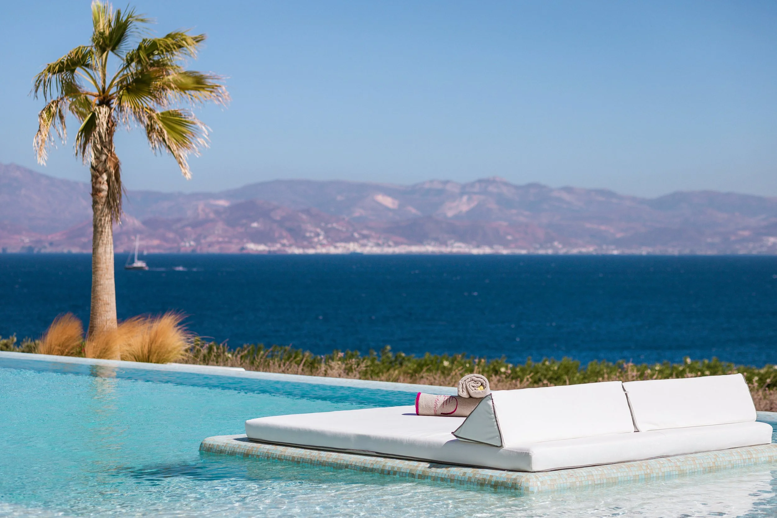 T_Five_C_Paros139.jpg
