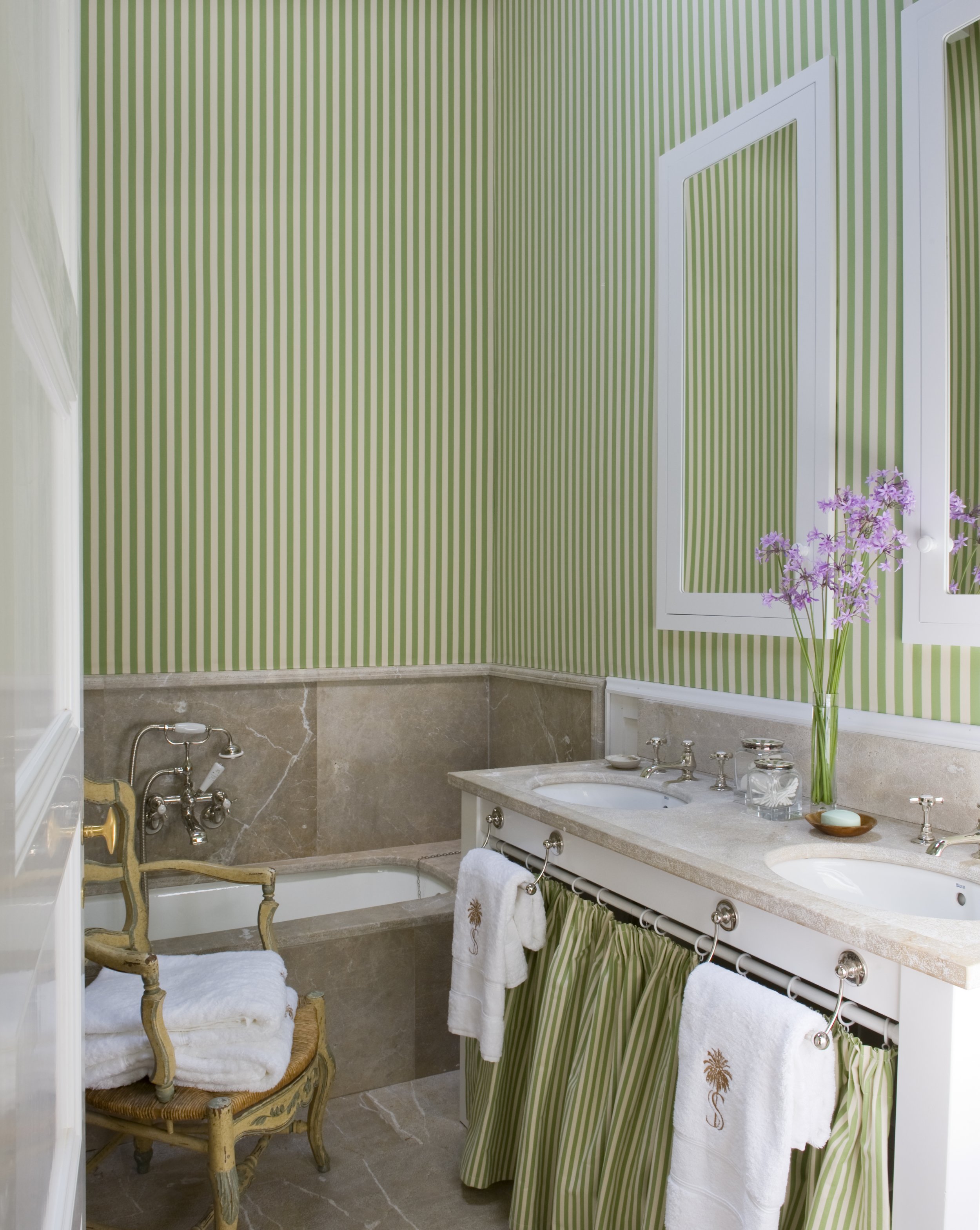 Verde Bathroom, Suite.jpg