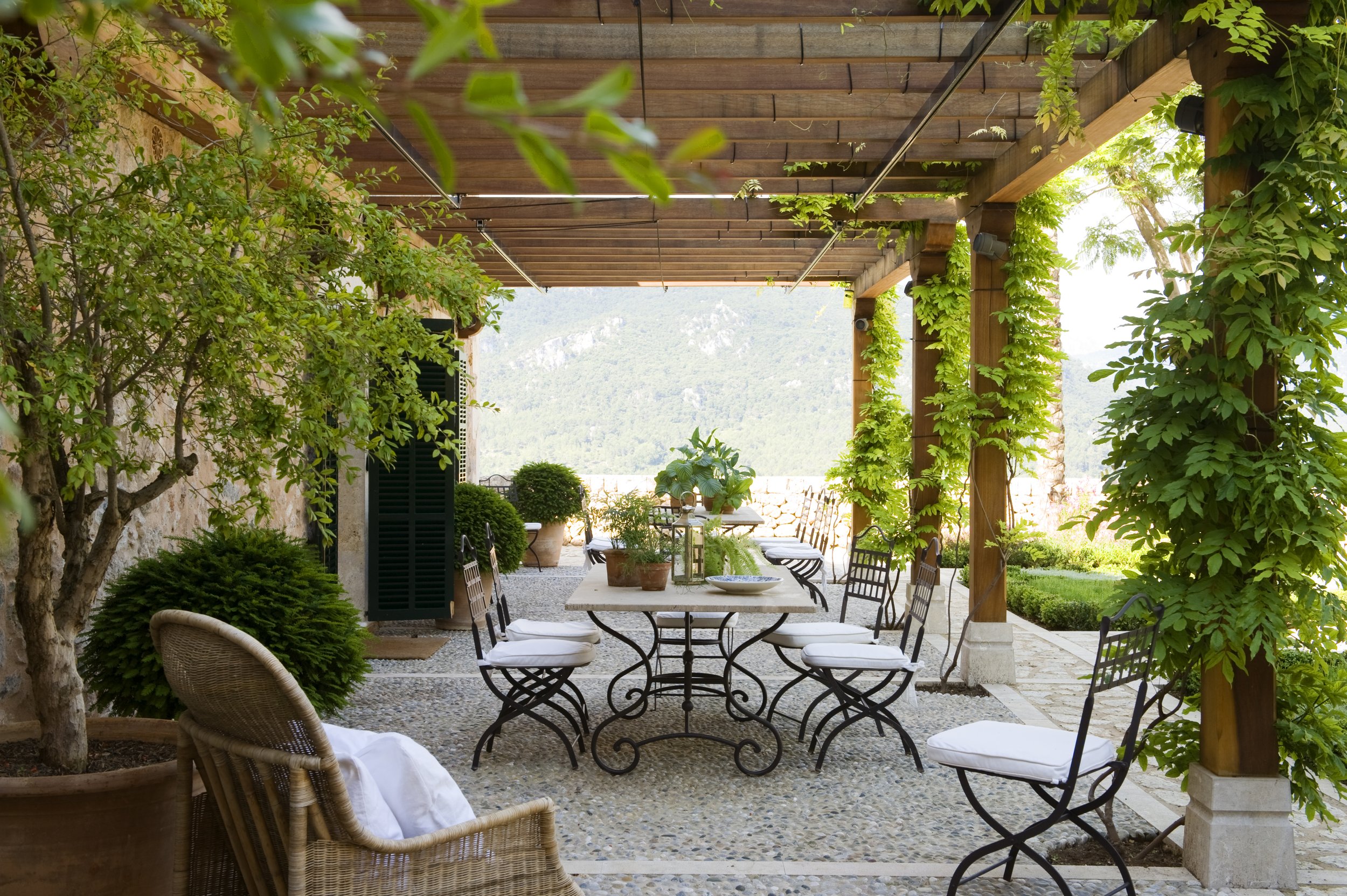 Outdoor Dining outside Kitchen.jpg