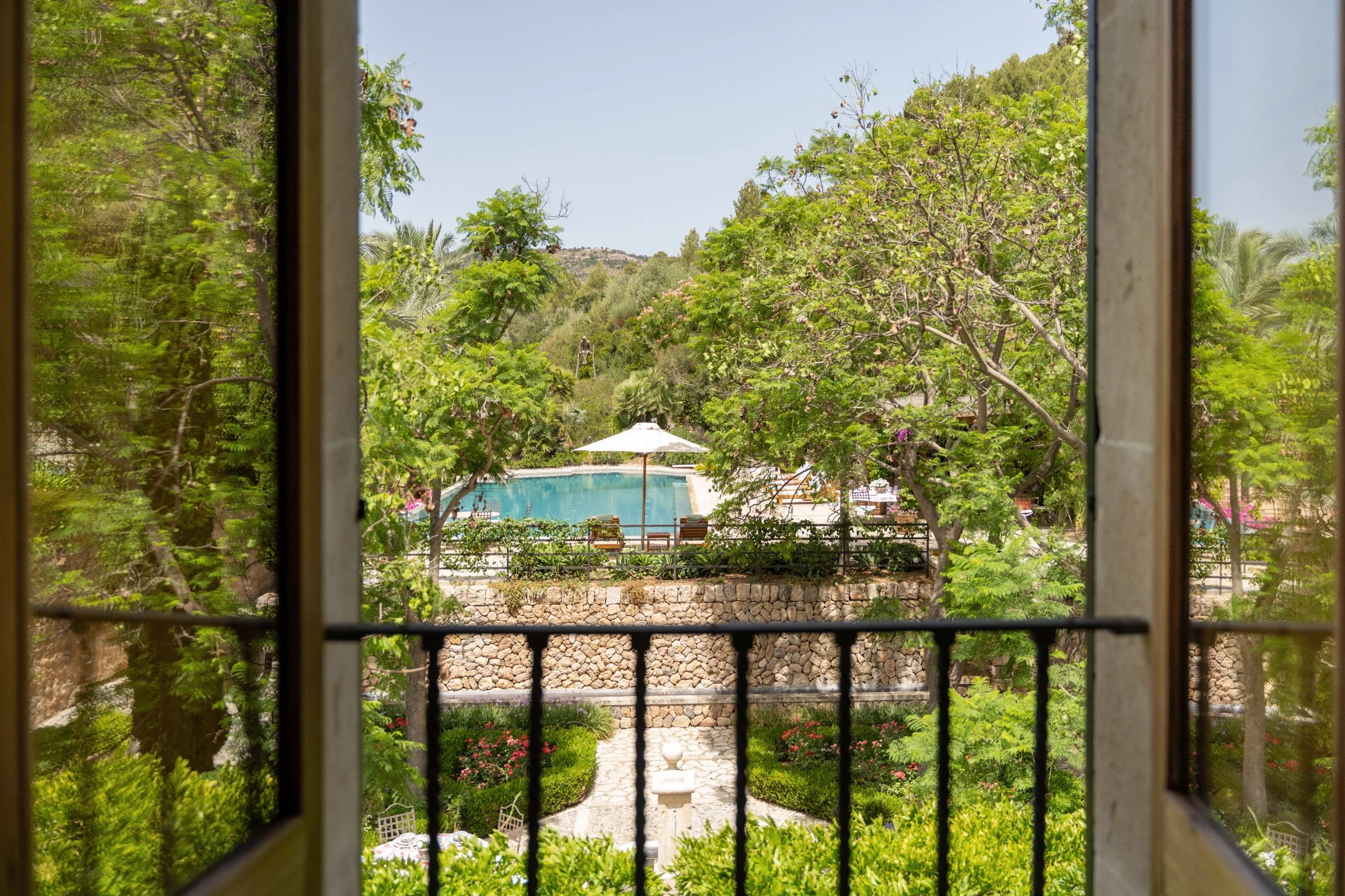POOL07.jpg