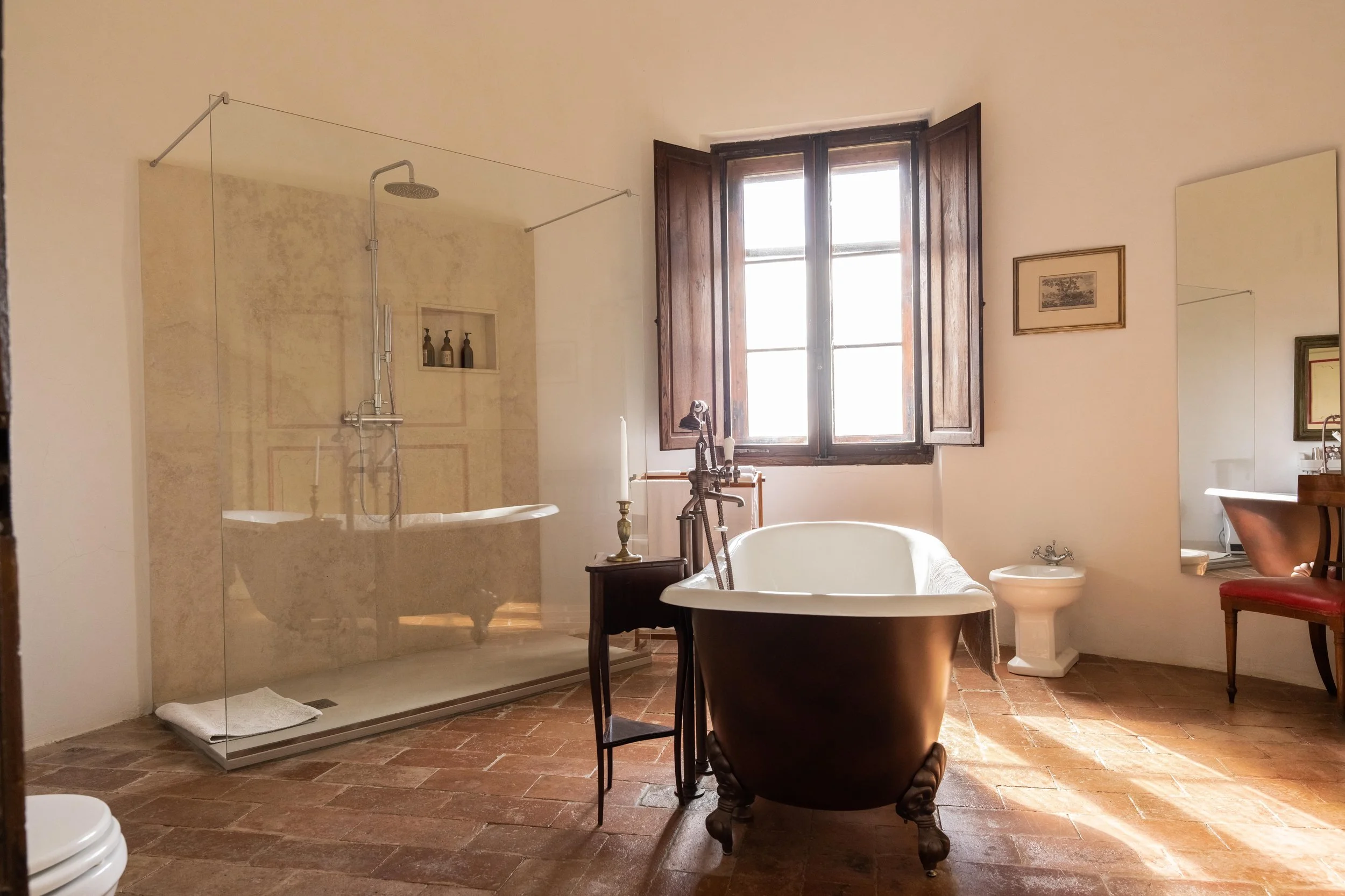 Calcione di Castle_indoor_rooms_marchese_bathroom_01.jpg