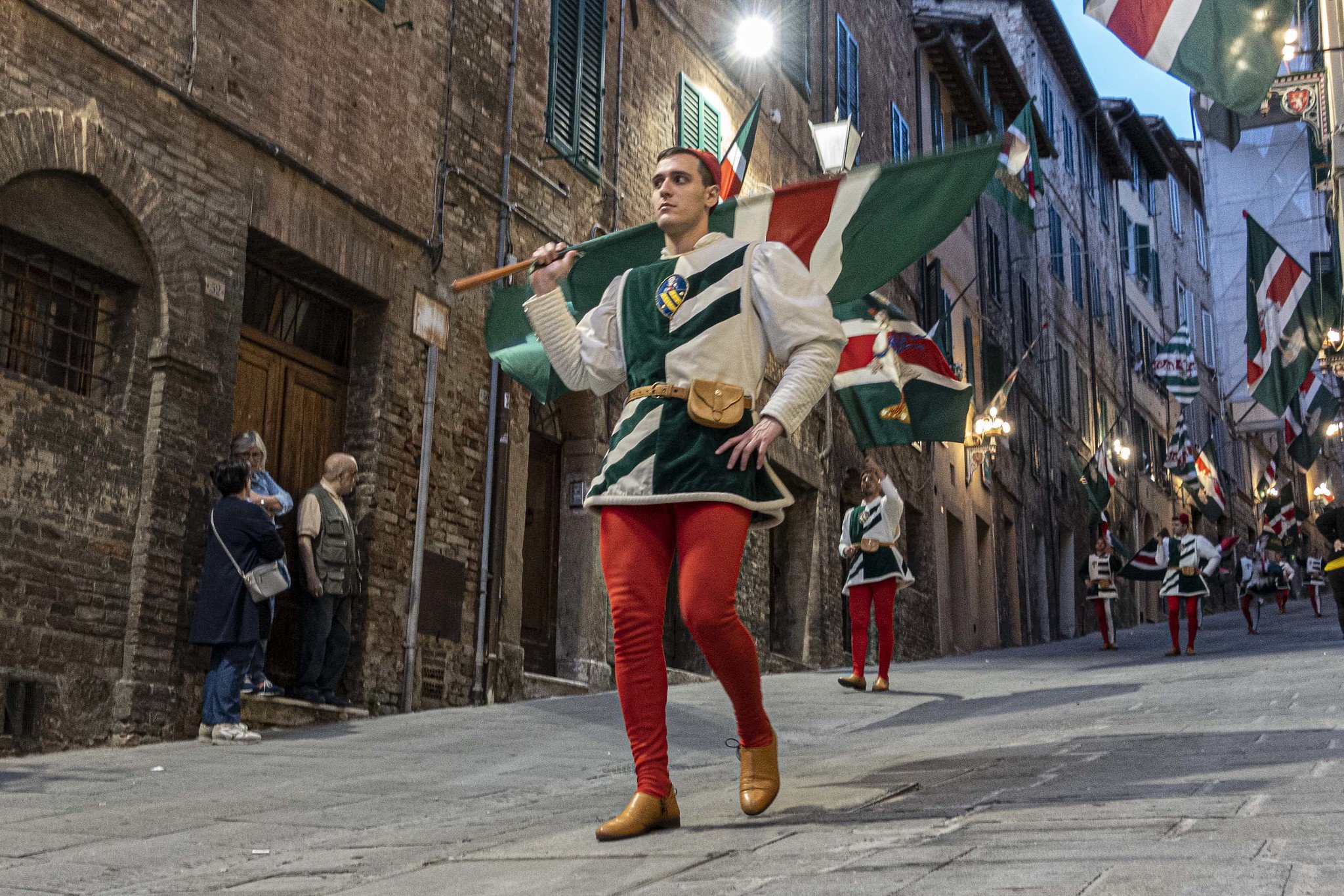 the-palio-of-siena-tuscany-a-horse-race-dating-back-to-the-v0-8qtw2e5ftvad1.jpg
