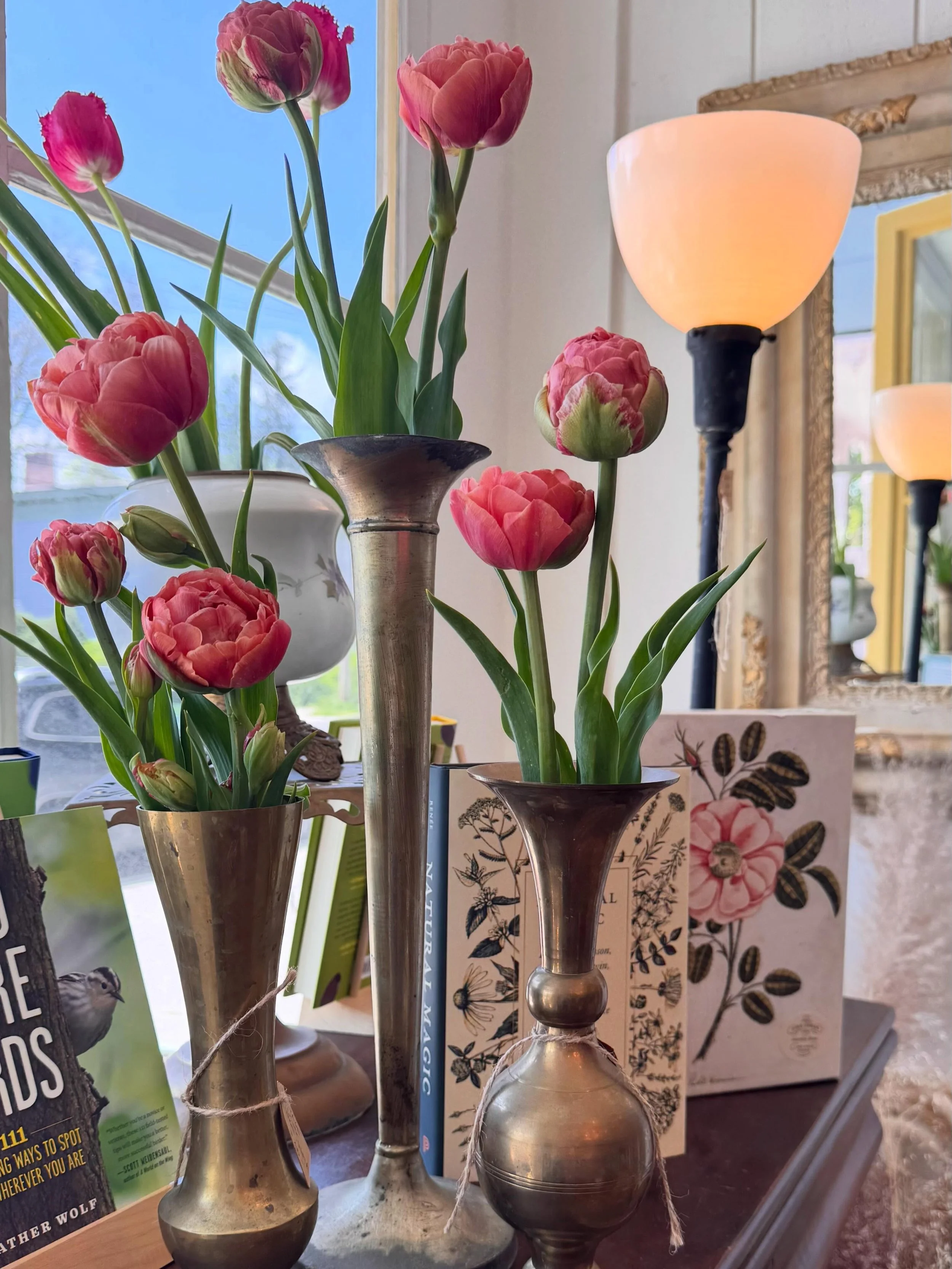 Just because it&rsquo;s last minute doesn&rsquo;t mean your Mother&rsquo;s Day present can&rsquo;t be unique! We have three vintage&mdash;and perfectly patinaed&mdash;vases, complete with fragrant tulips from our friends at Damsel Garden! We&rsquo;re