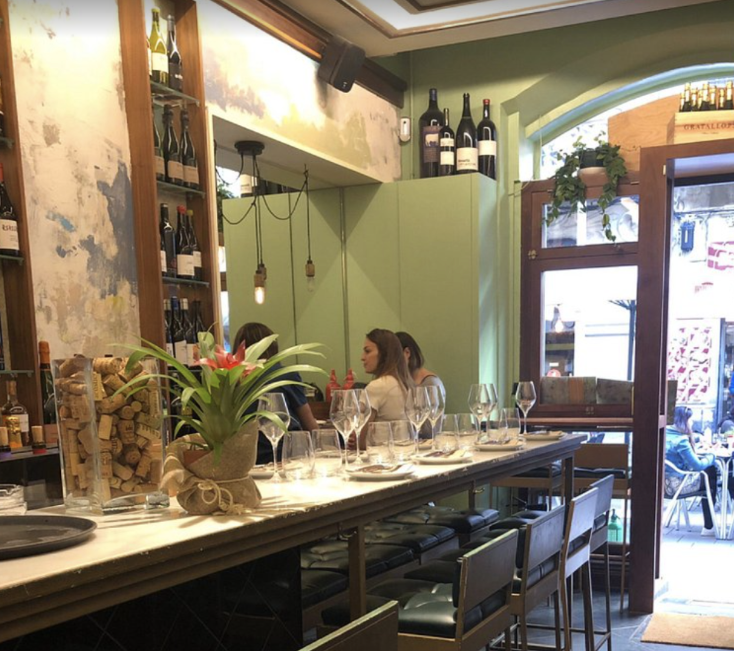  Denassus  

  Perfect for delicious small bites and wines. Lively with many locals!  

   J : Try their daily seafood specials. Sit outside and enjoy a glass of wine.  

   P : Every dish on their menu punches above their weight for an unassuming bi