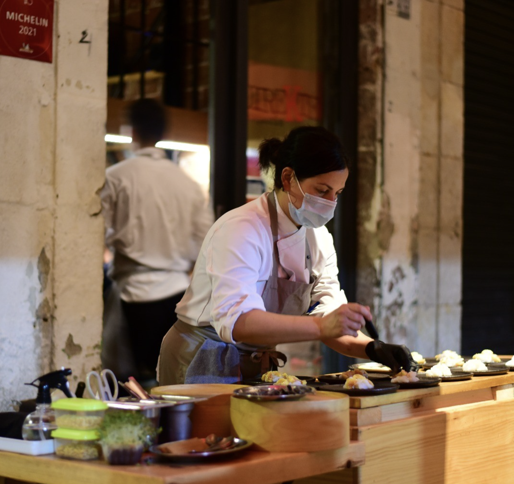  direkte boqueria  

 A creative fine dining experience featuring an affordable prefix menu. Serving Spanish food with a Japanese influence. 

   J : Romantic date spot with amazing seafood tapas. Make sure to make a reservation at least 1 week ahead