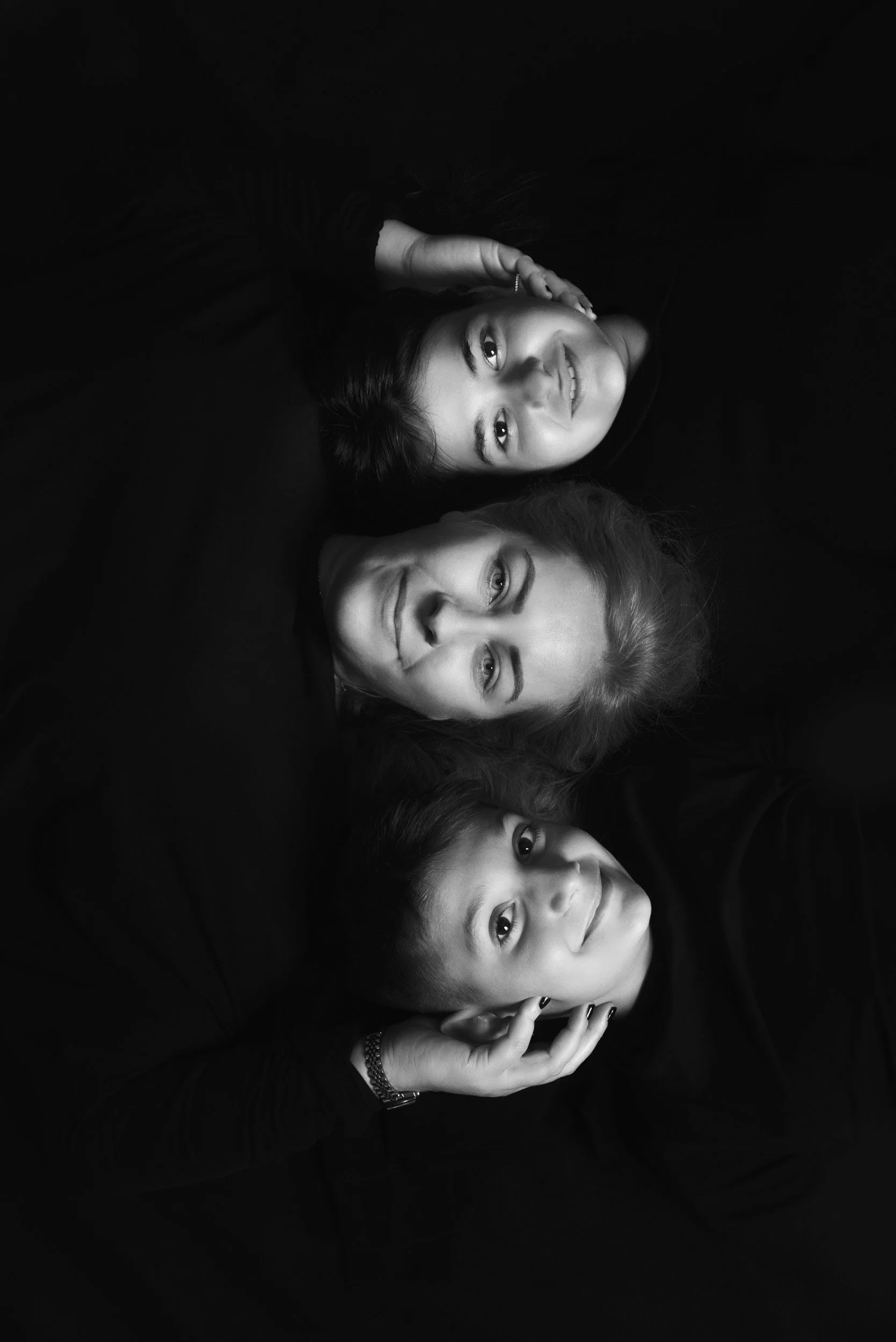 Ritratto generazionale multiplo in bianco e nero — Studio Legacy, Studio Hound Portraits Milano