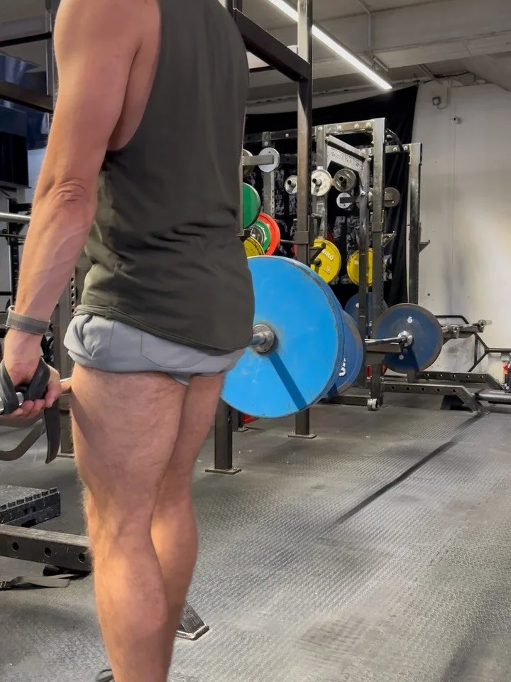 Mehr trainiert als gepostet. Schnell mal nachholen.

Standing Single Calf Raise:
+42,5 &times; 8,8
 
Romanian Deadlift (Barbell):
115 &times; 6,7
 
Cable Crunch:
75 &times; 13,11,9
 
Single Legged Nautilus Leg Press:
160 &times; 8,8
 
Seated Leg Curl
